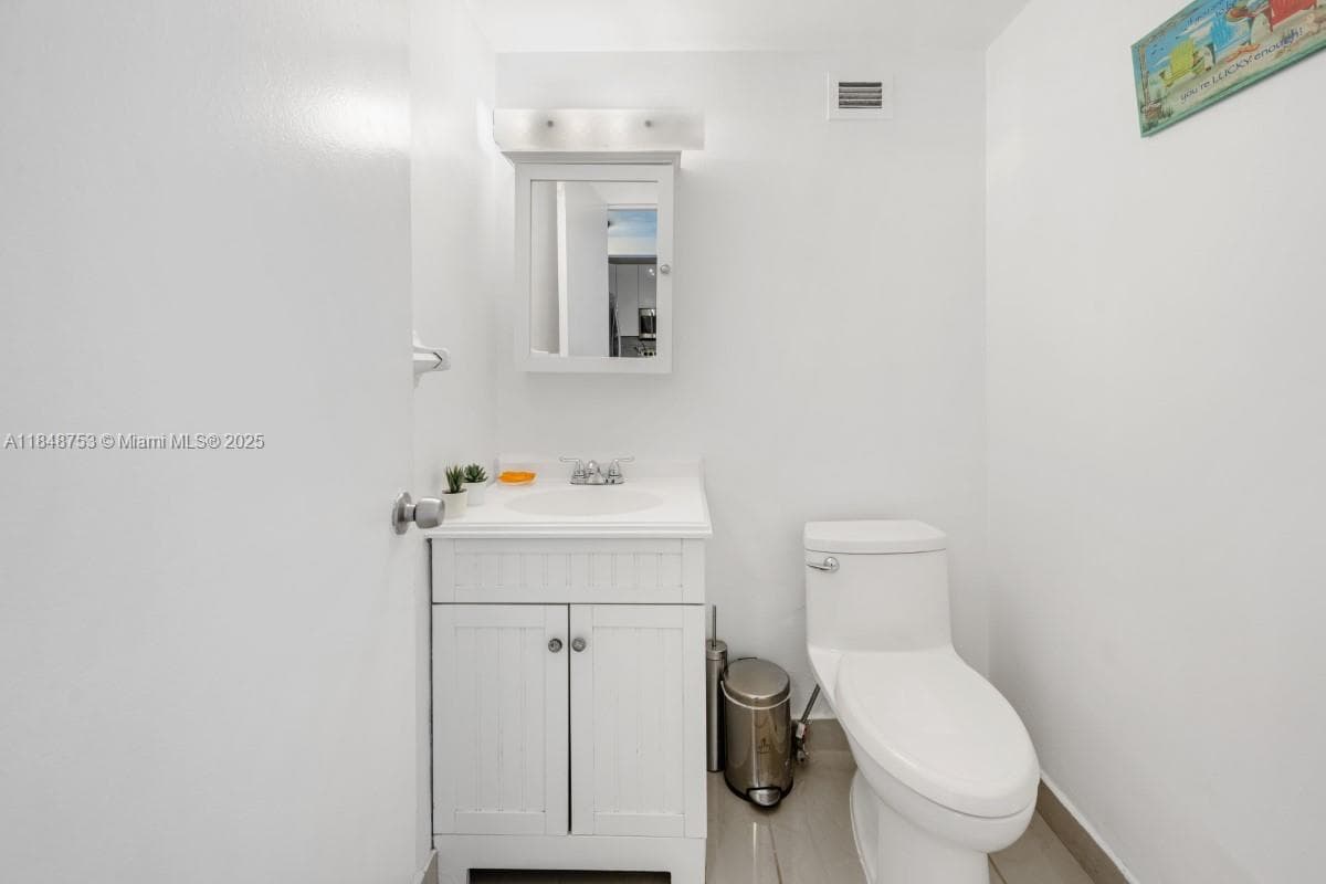 A11848753 — Miami Beach — 14