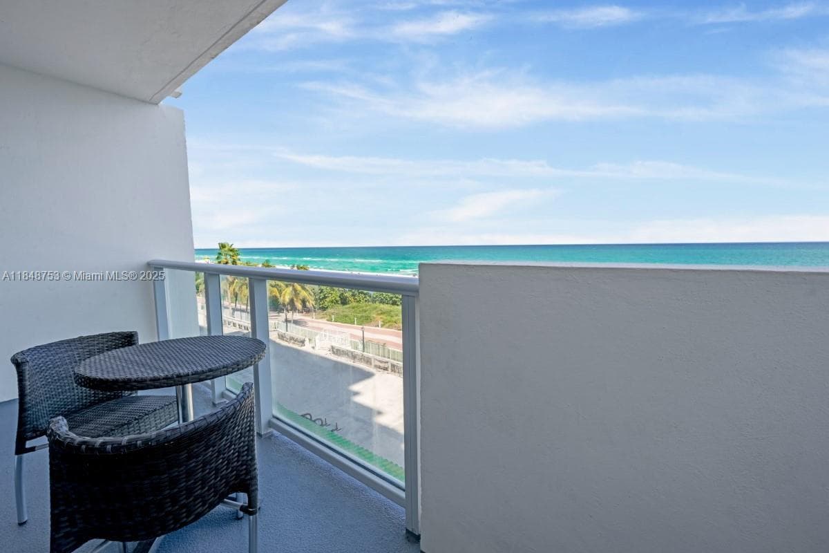 A11848753 — Miami Beach — 4