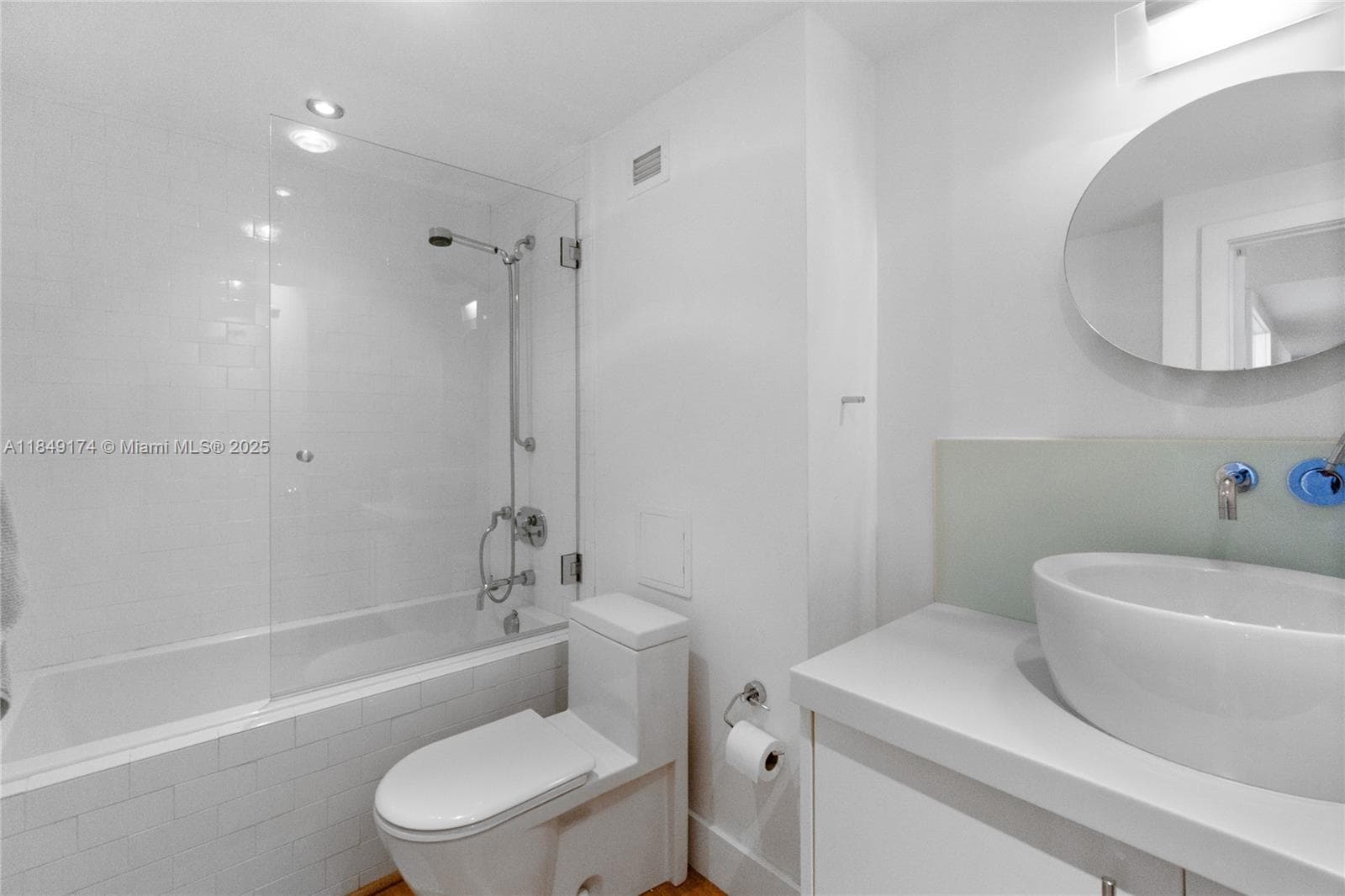 A11849174 — Miami Beach — 19