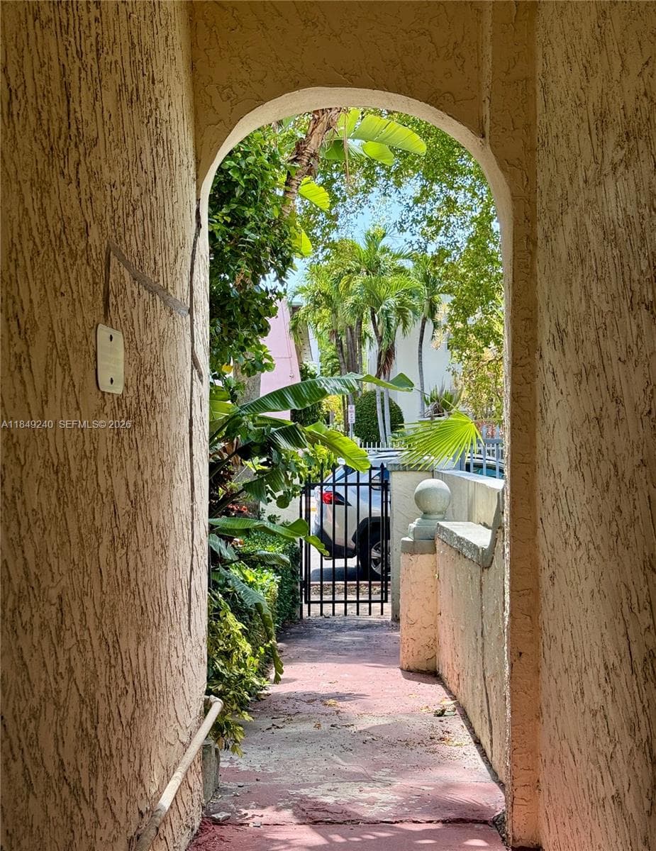 A11849240 — Miami Beach — 23