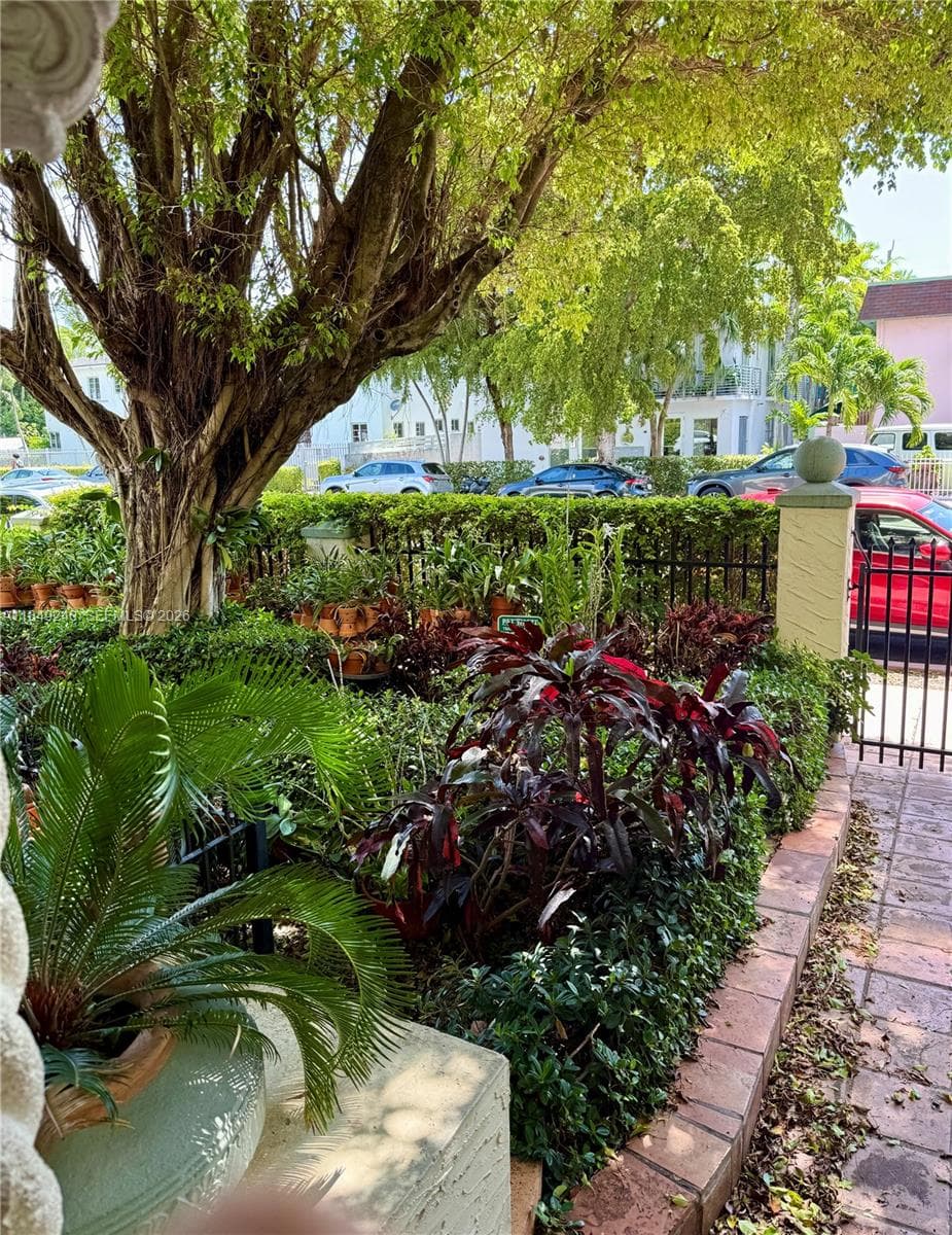 A11849240 — Miami Beach — 22