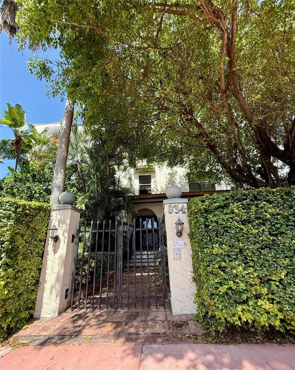 A11849240 — Miami Beach — 28