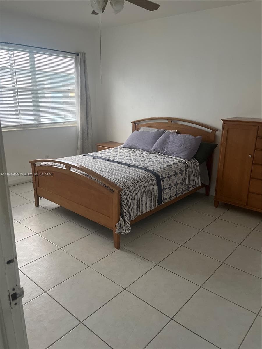 A11849429 — Miami Beach — 12