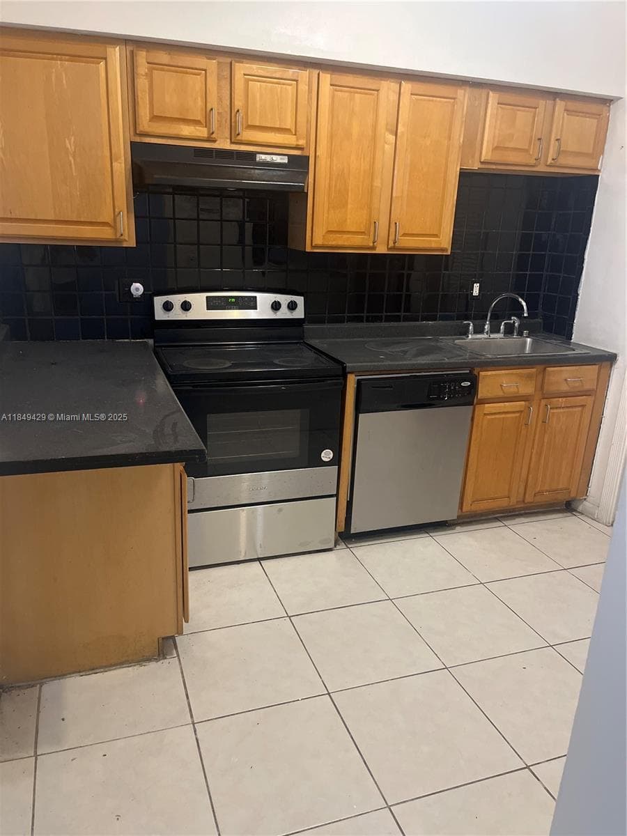 A11849429 — Miami Beach — 9