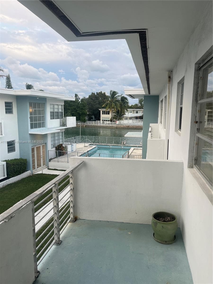 A11849429 — Miami Beach — 11