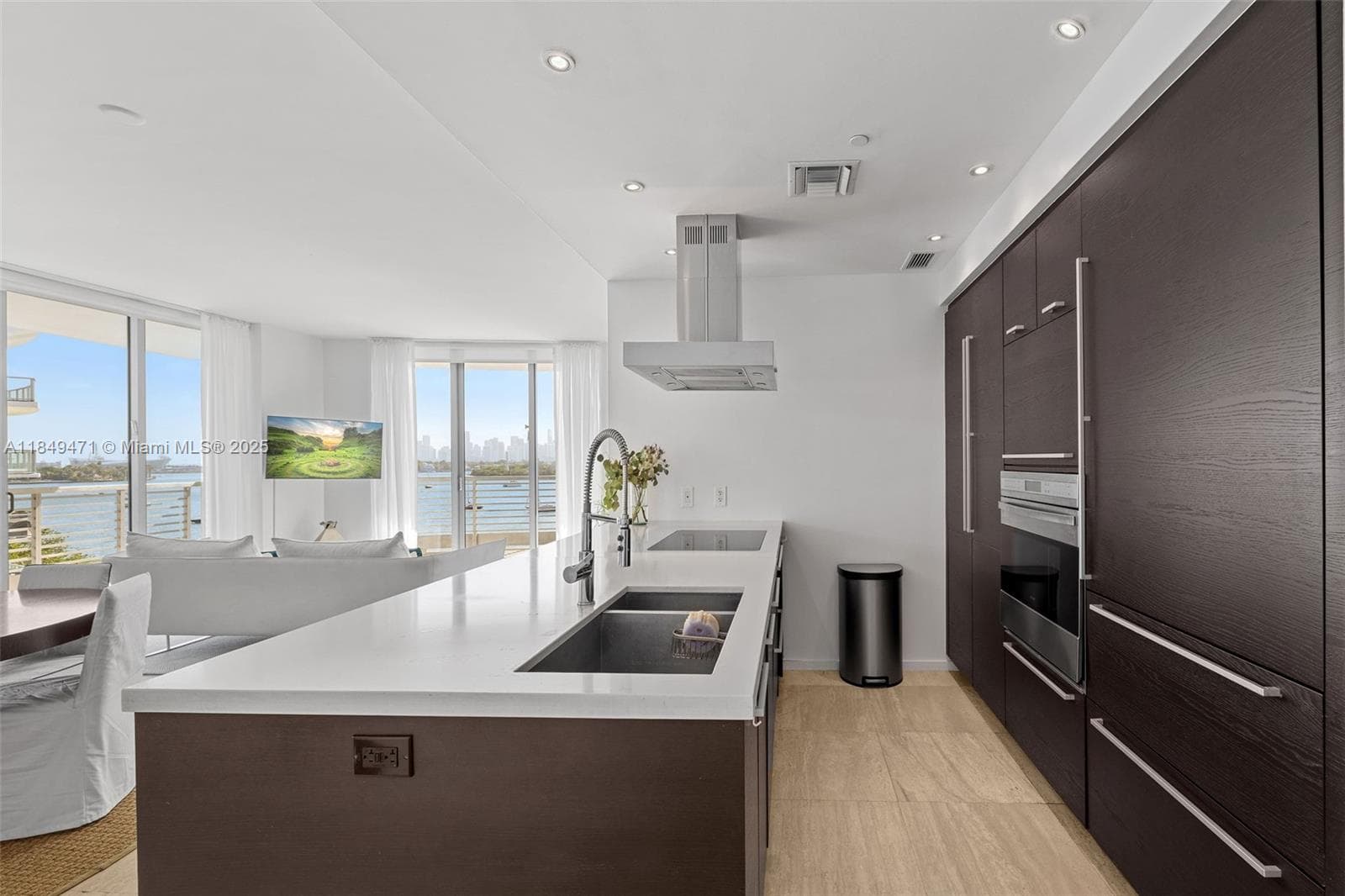 A11849471 — Miami Beach — 13