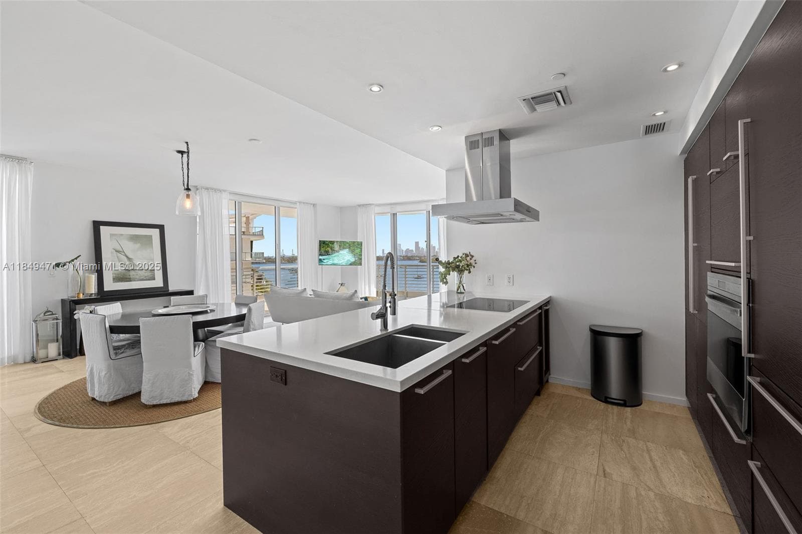 A11849471 — Miami Beach — 12