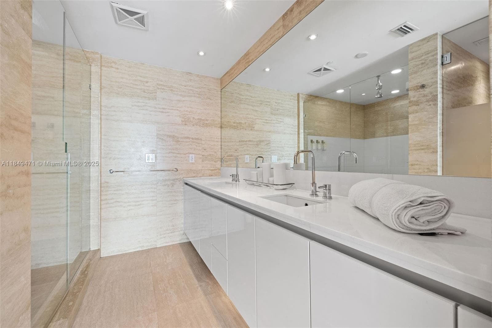 A11849471 — Miami Beach — 28