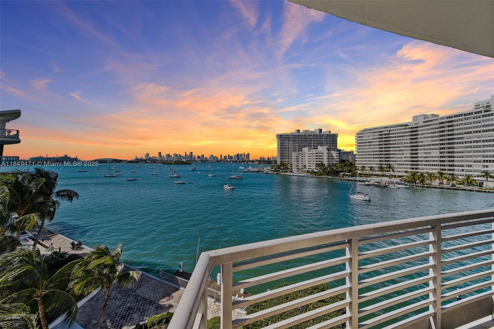A11849471 — Miami Beach — 49