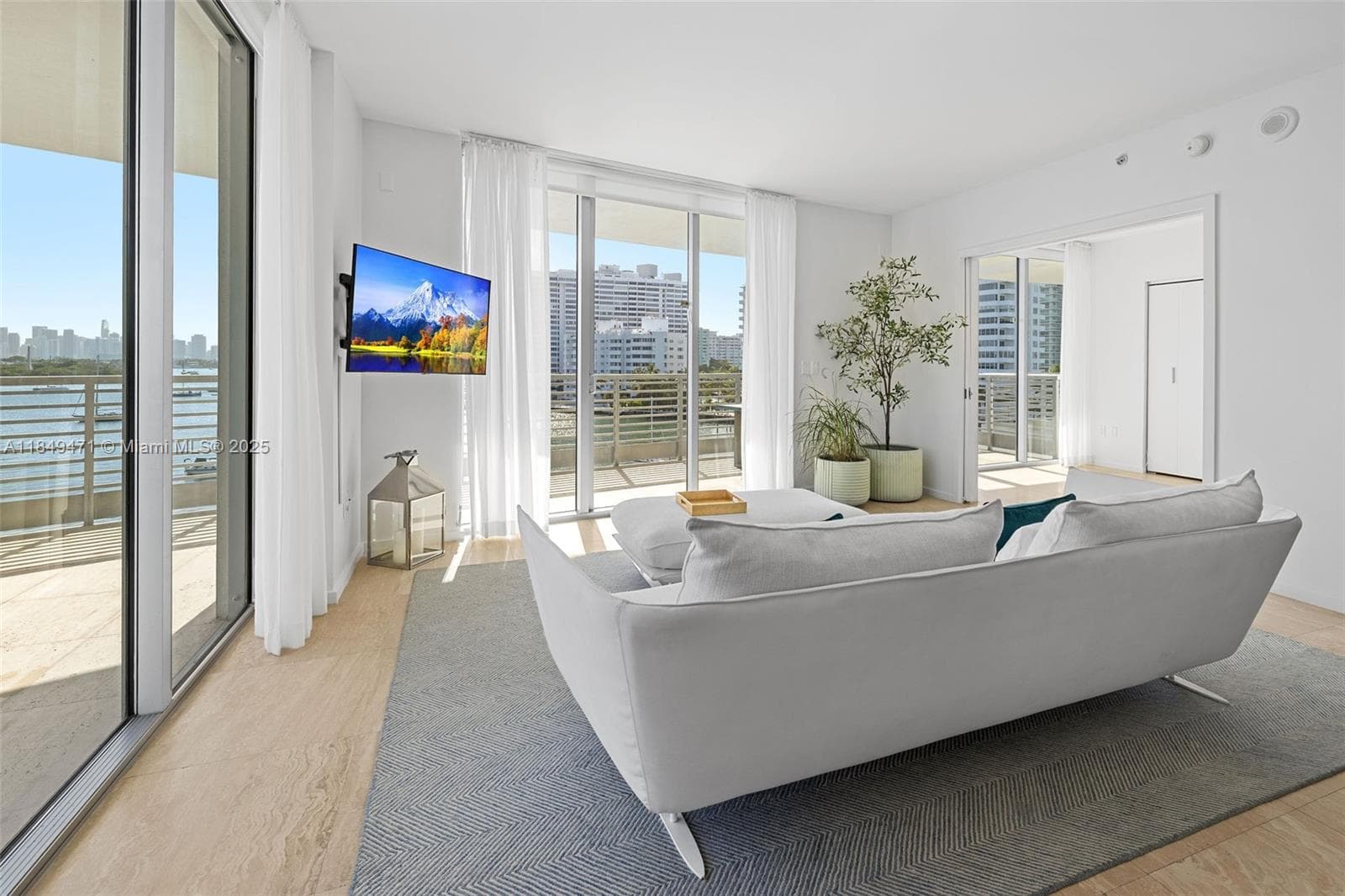 A11849471 — Miami Beach — 4