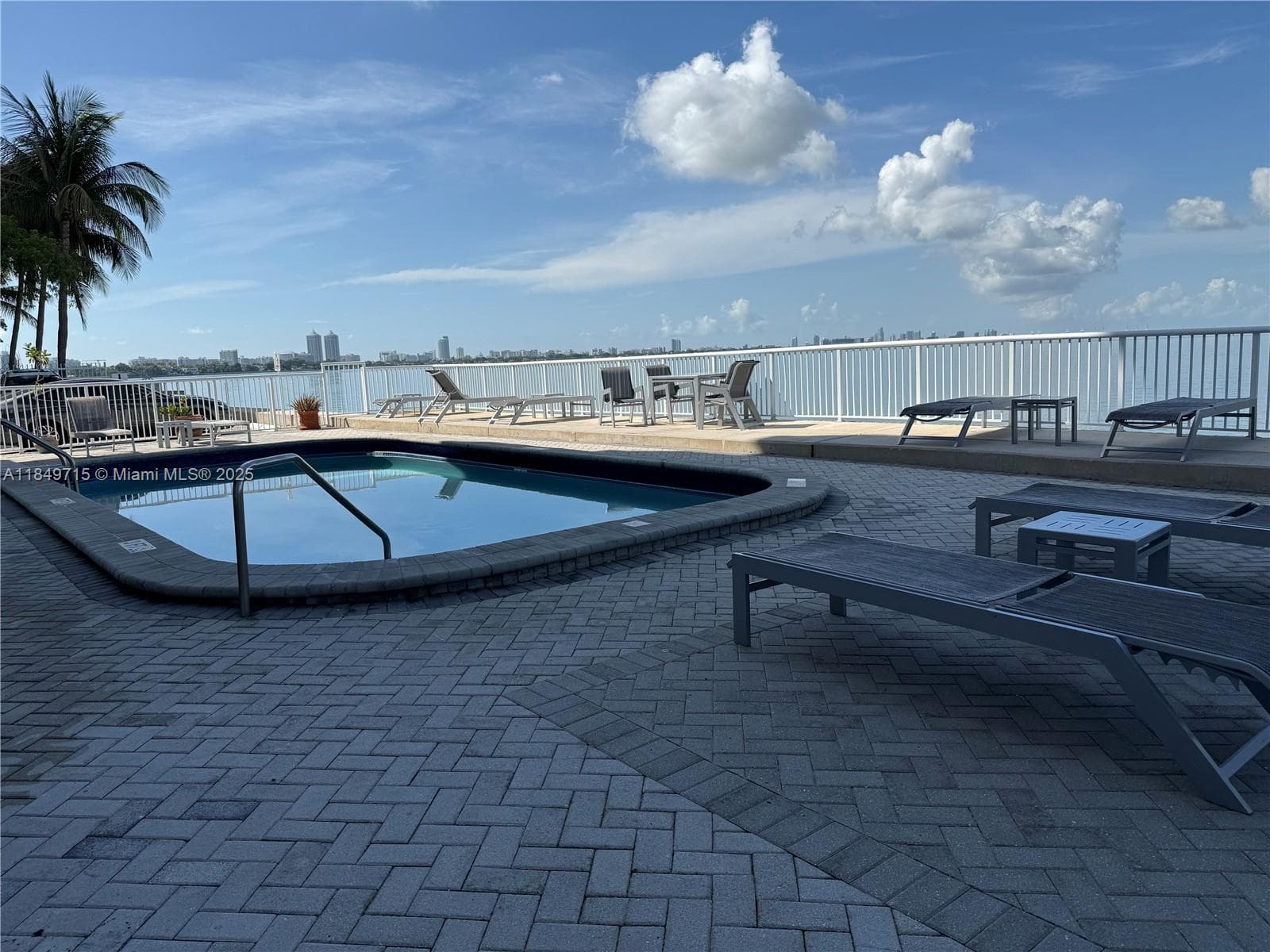 A11849715 — Miami Beach — 30
