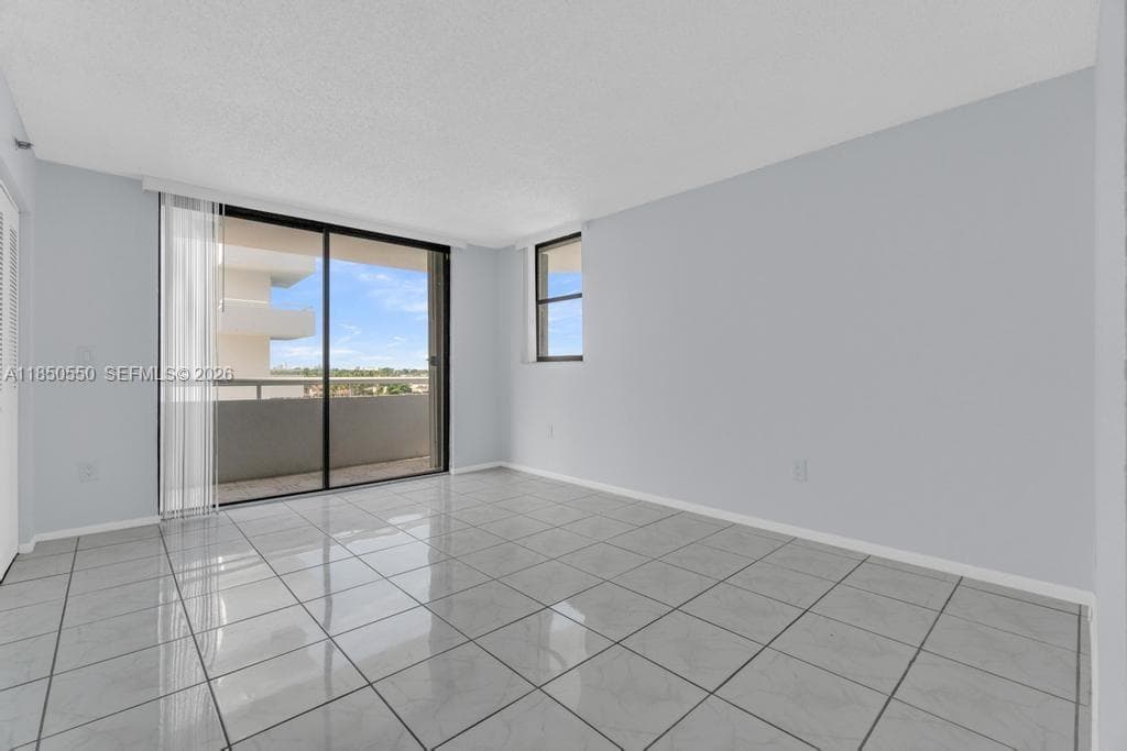 A11850550 — Miami Beach — 6