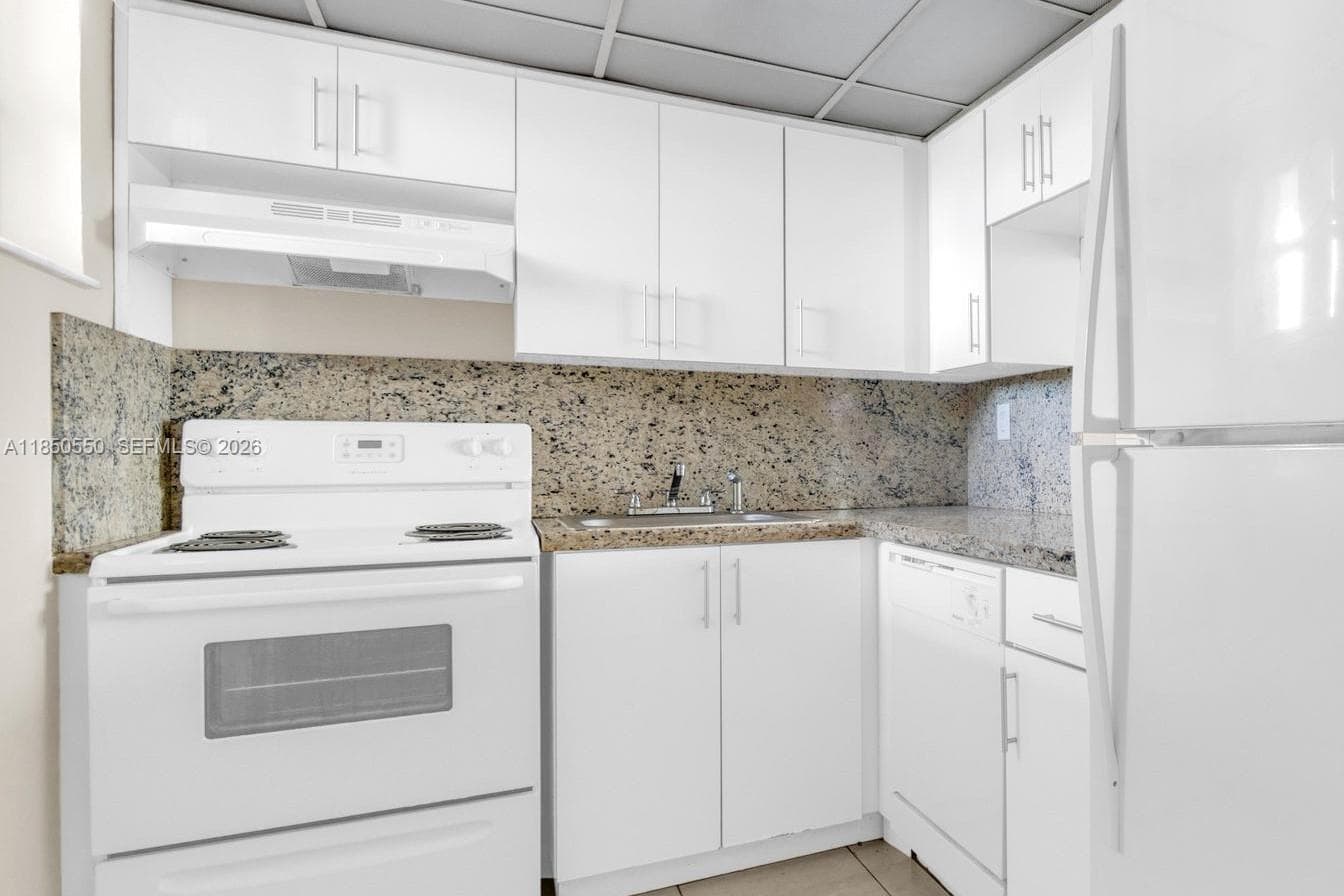 A11850550 — Miami Beach — 17