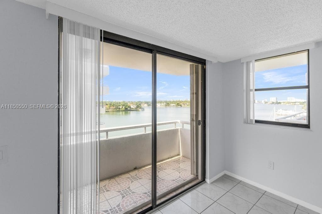 A11850550 — Miami Beach — 16