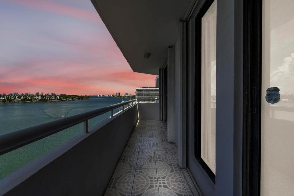A11850550 — Miami Beach — 26