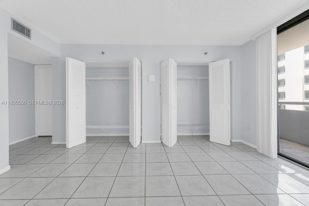 A11850550 — Miami Beach — 20