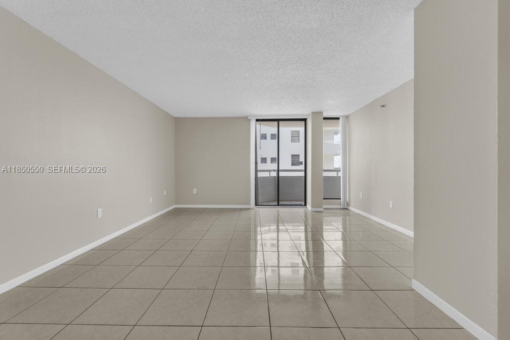 A11850550 — Miami Beach — 18