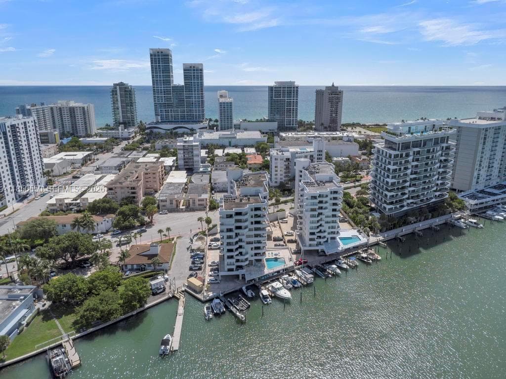 A11850550 — Miami Beach — 15