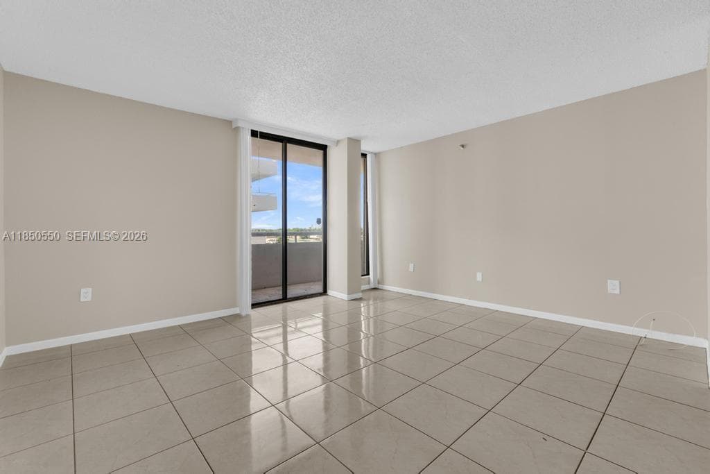 A11850550 — Miami Beach — 8