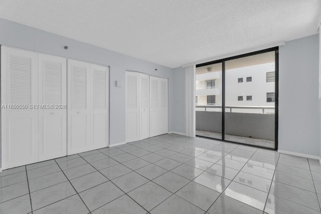 A11850550 — Miami Beach — 21