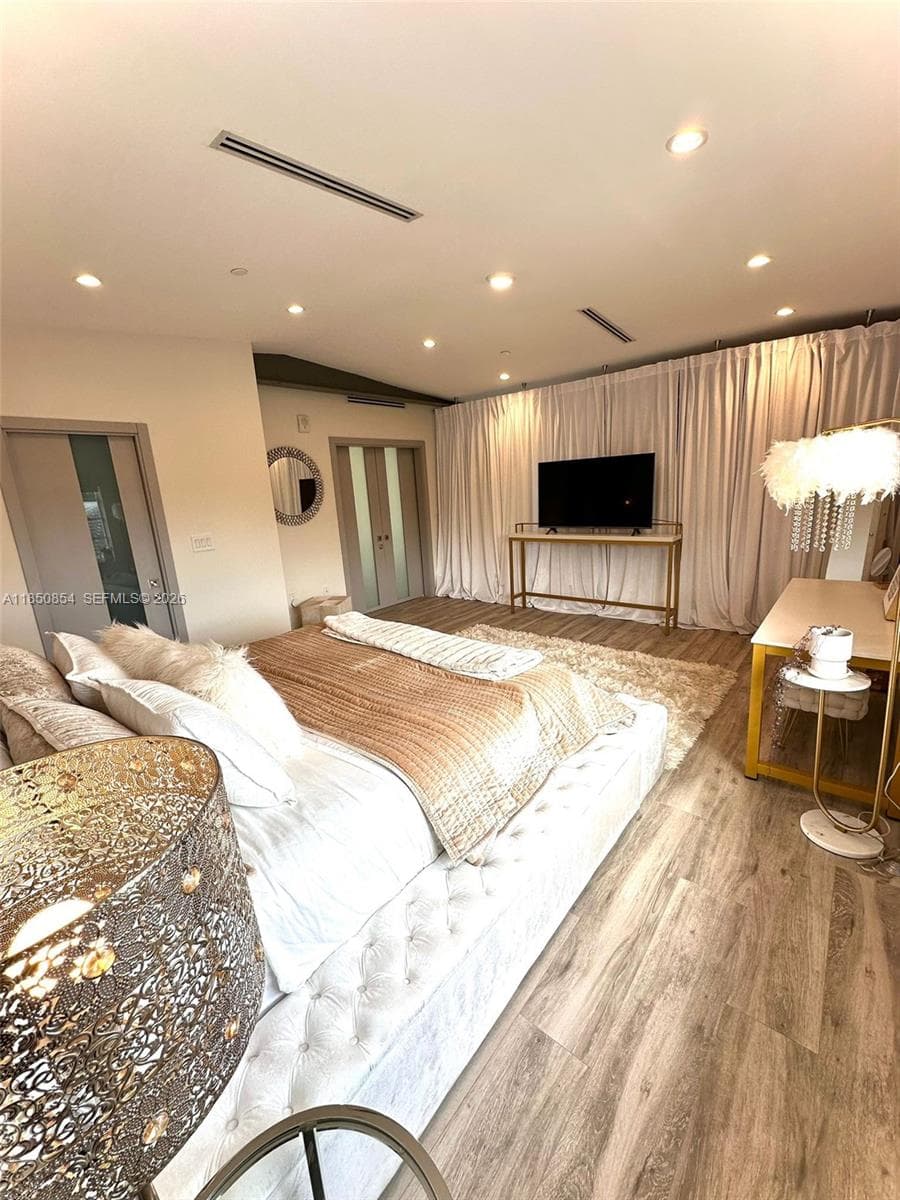 A11850854 — Miami Beach — 30