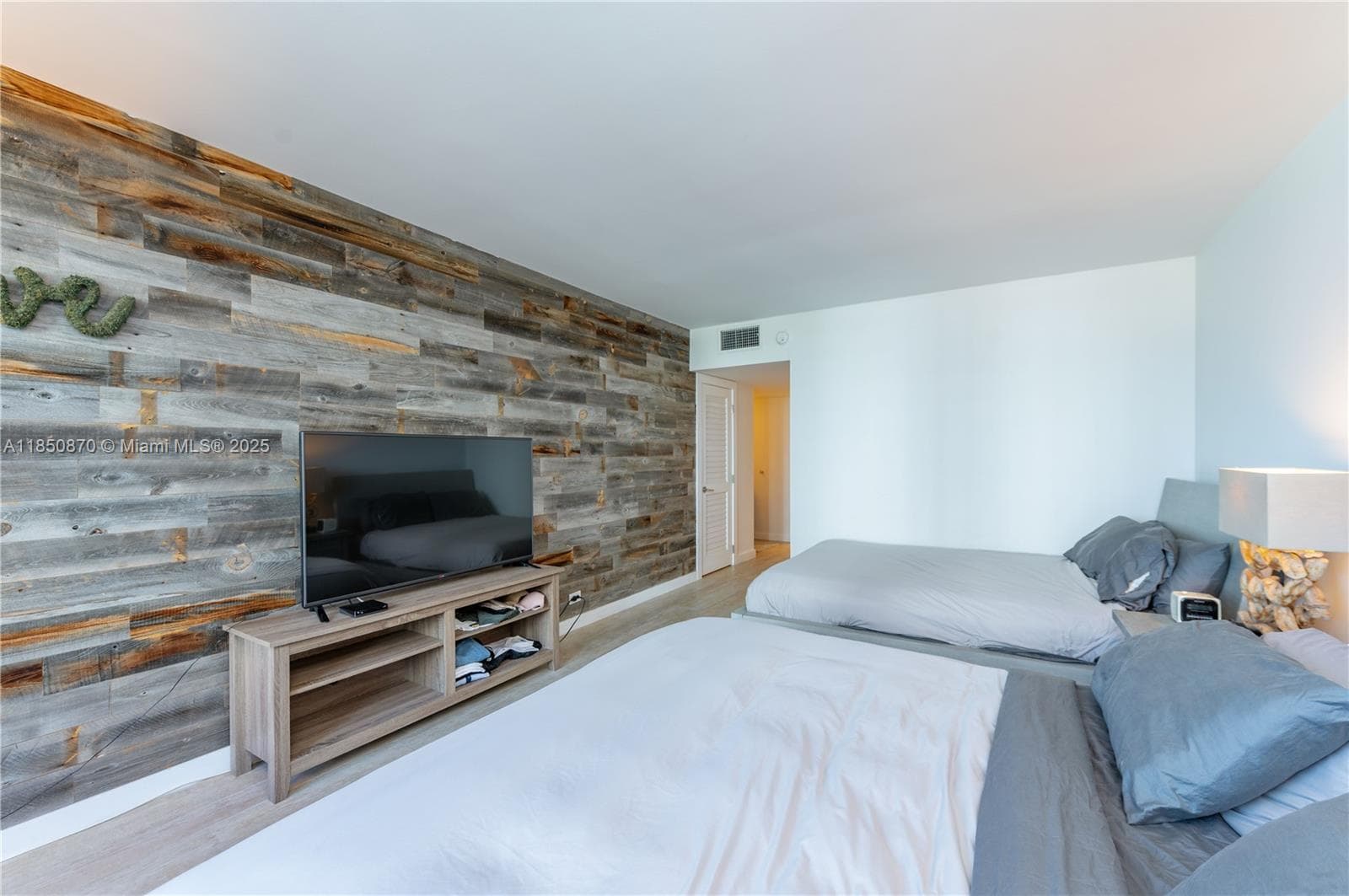 A11850870 — Miami Beach — 17