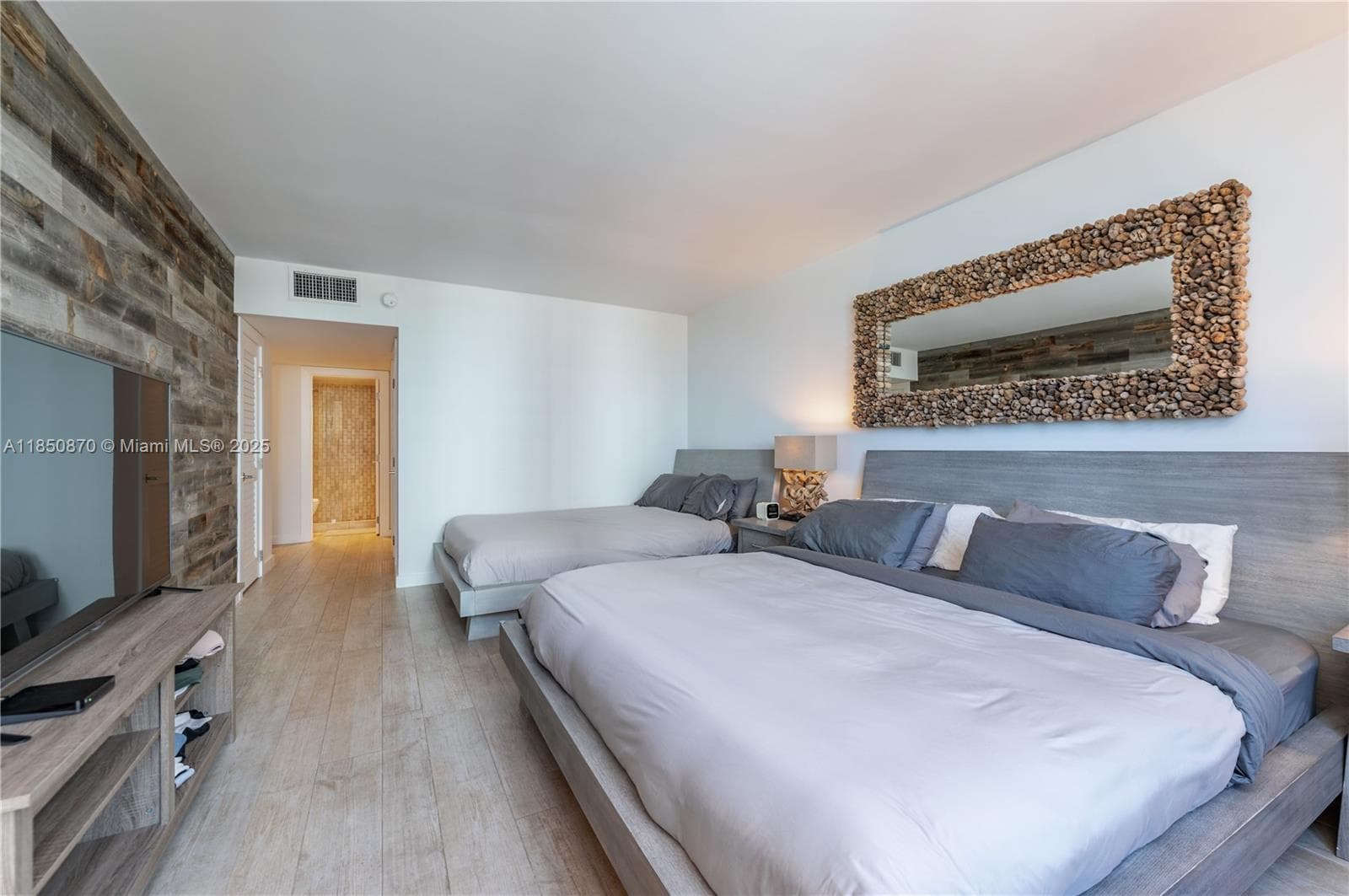 A11850870 — Miami Beach — 16