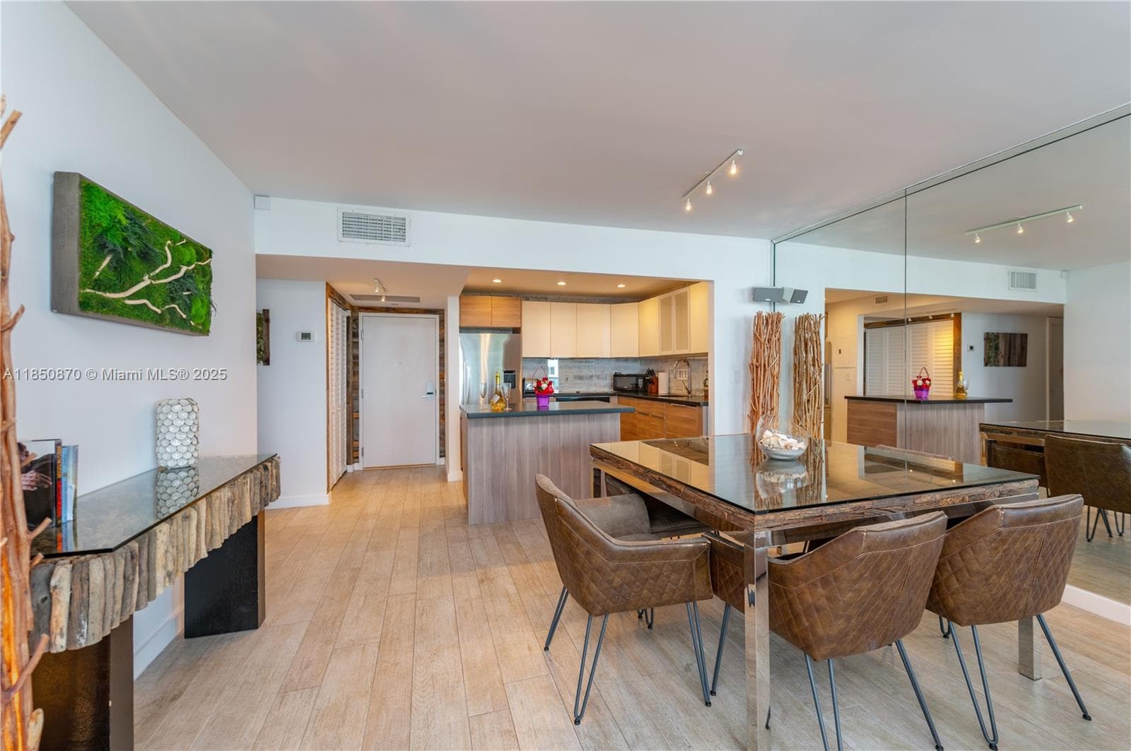 A11850870 — Miami Beach — 3