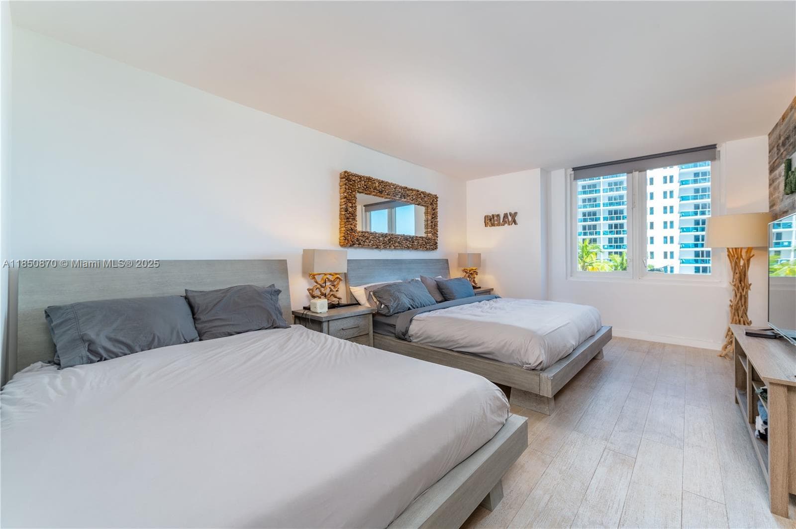 A11850870 — Miami Beach — 15