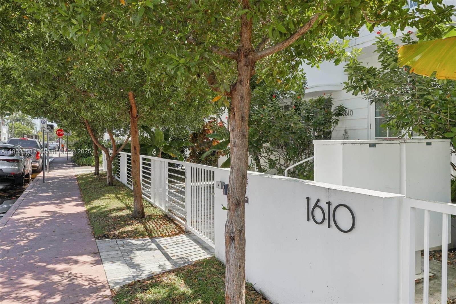 A11852558 — Miami Beach — 2