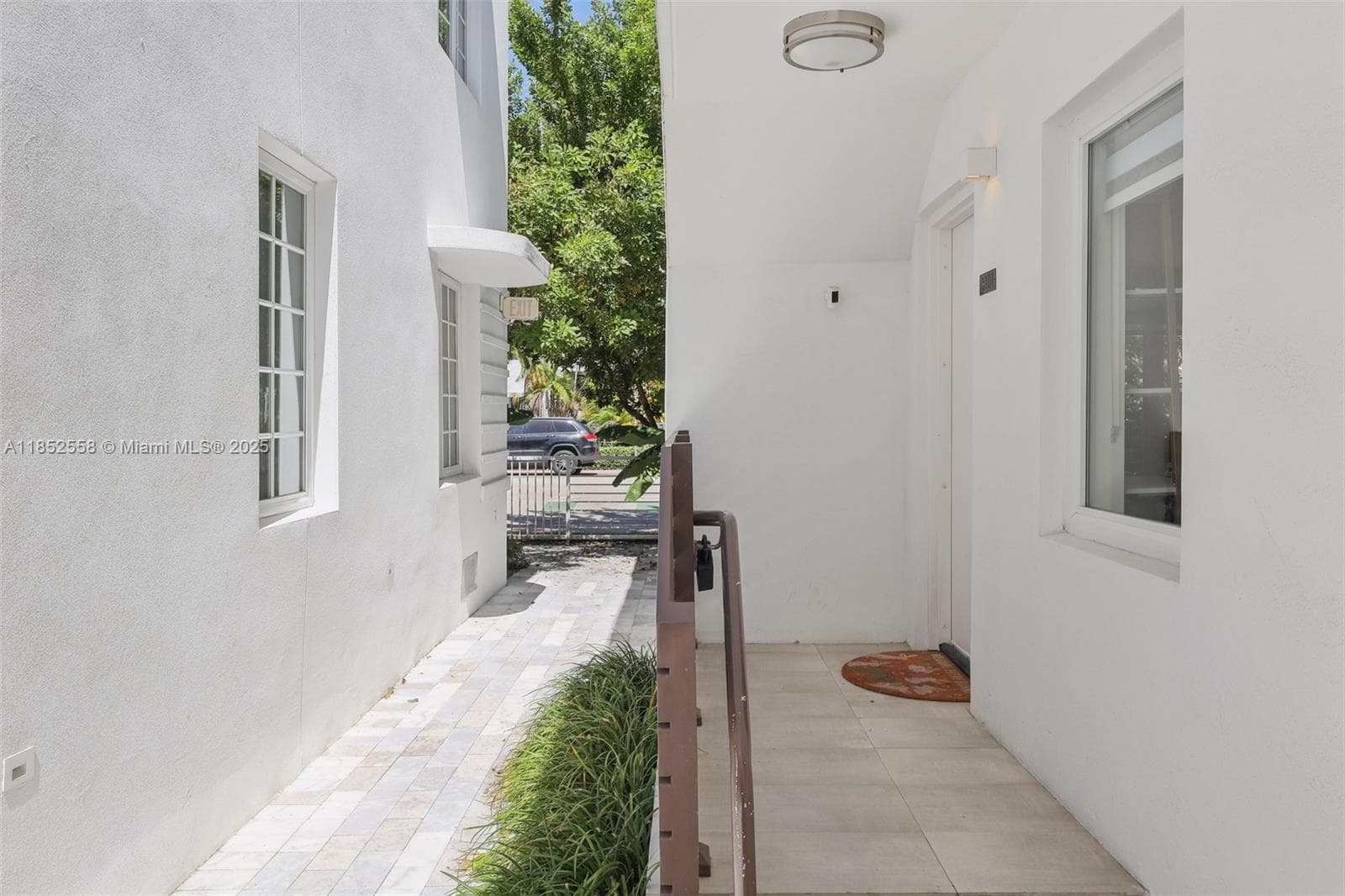 A11852558 — Miami Beach — 7