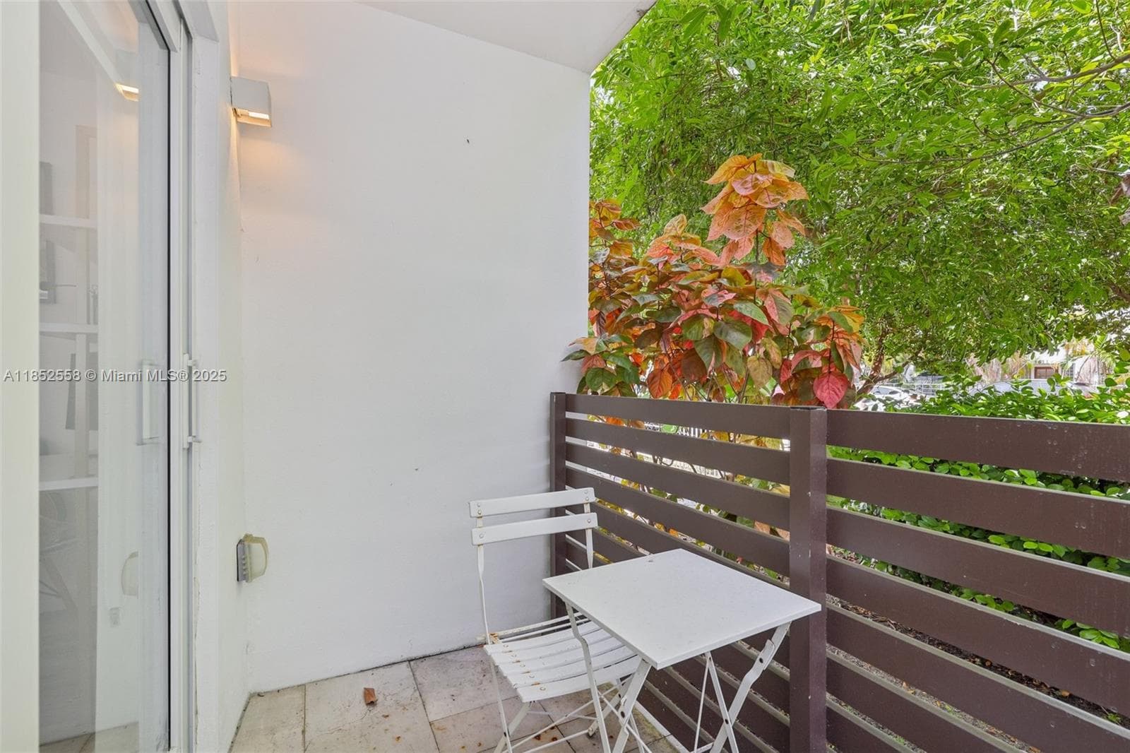 A11852558 — Miami Beach — 28