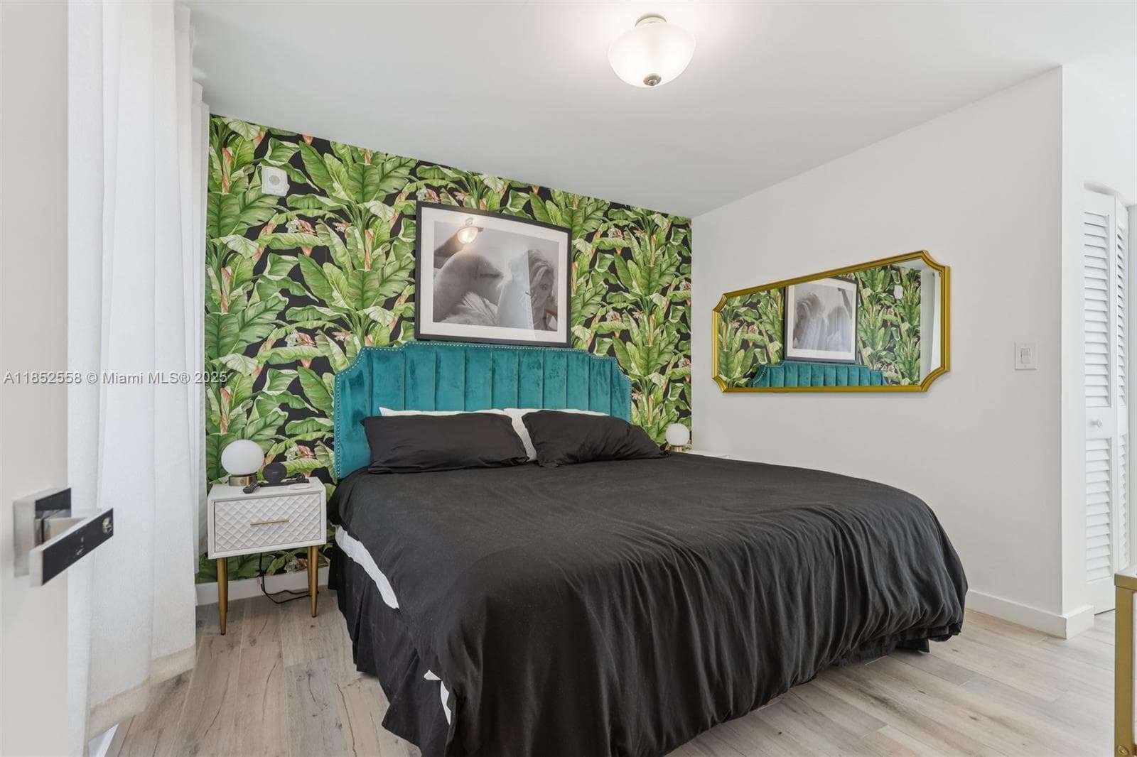 A11852558 — Miami Beach — 20