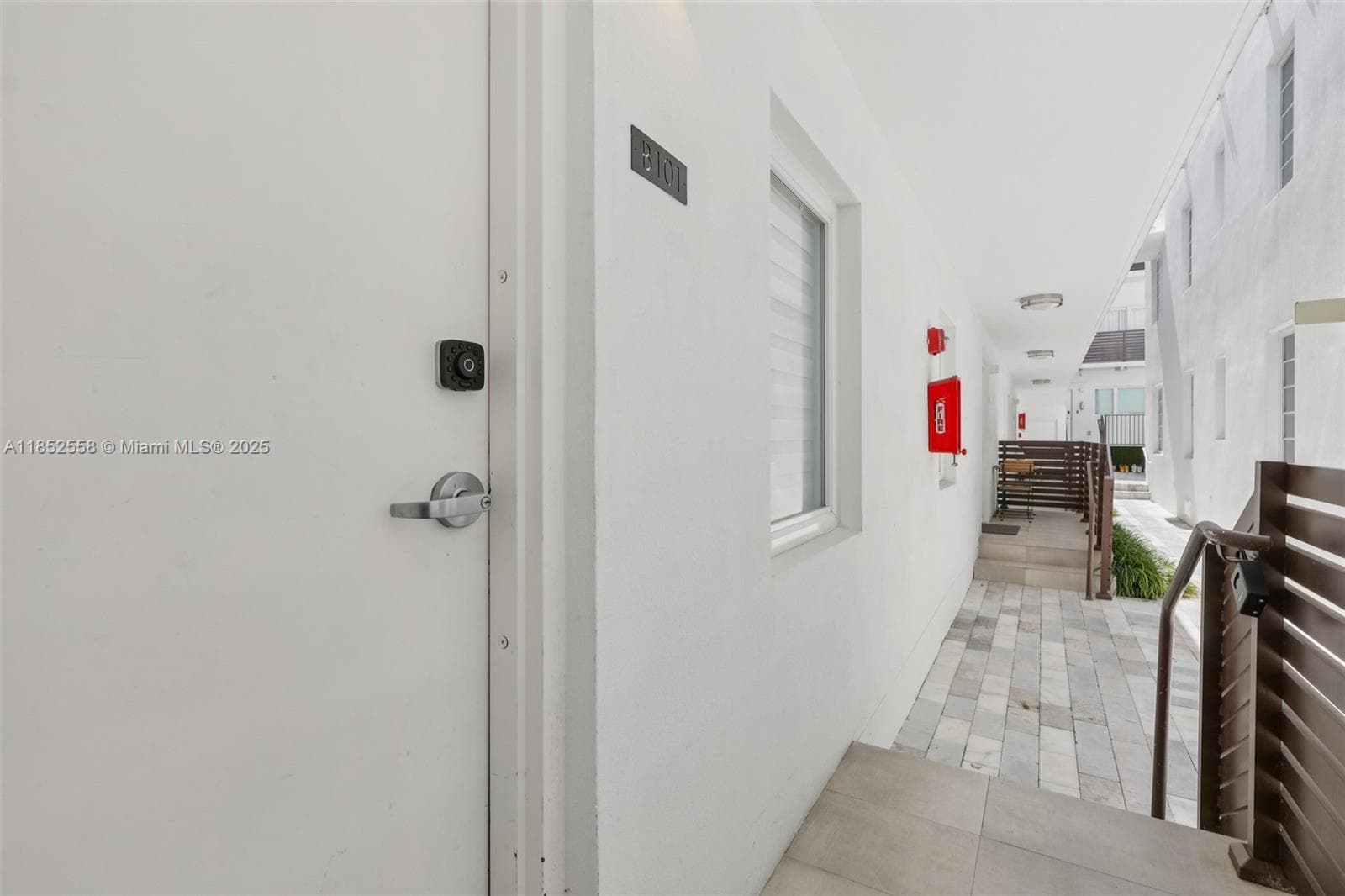 A11852558 — Miami Beach — 9