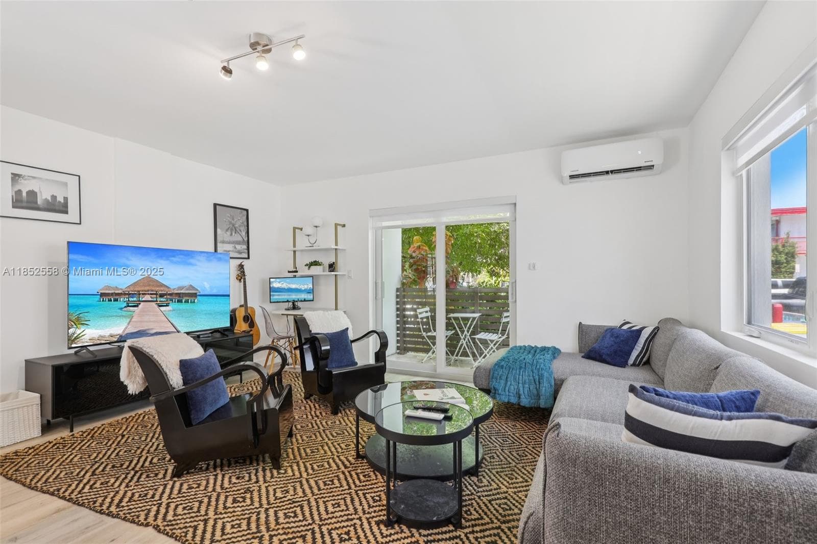 A11852558 — Miami Beach — 11