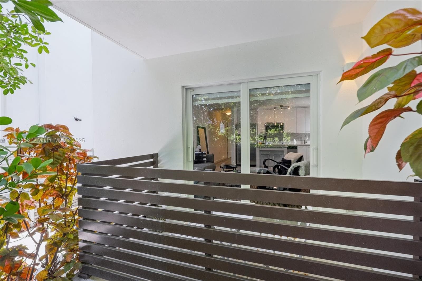 A11852558 — Miami Beach — 29