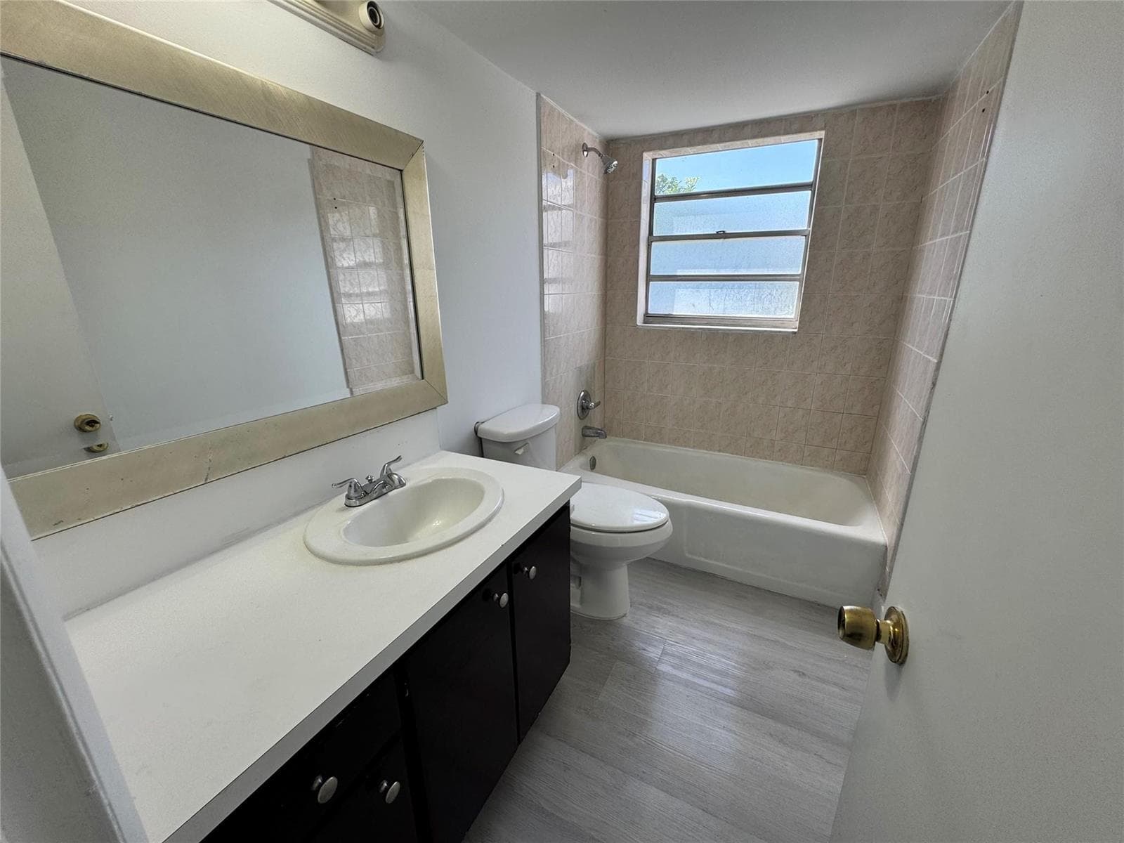 F10518830 — Miami Beach — 13