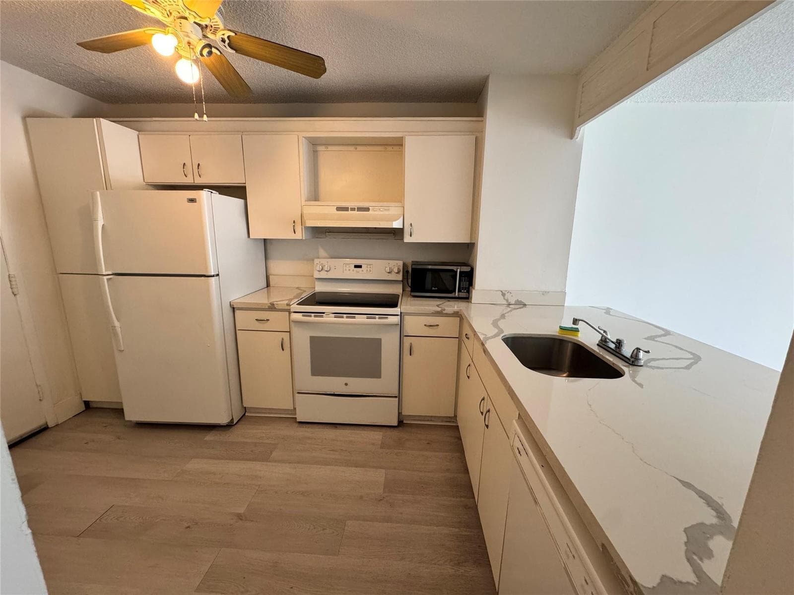 F10518830 — Miami Beach — 7