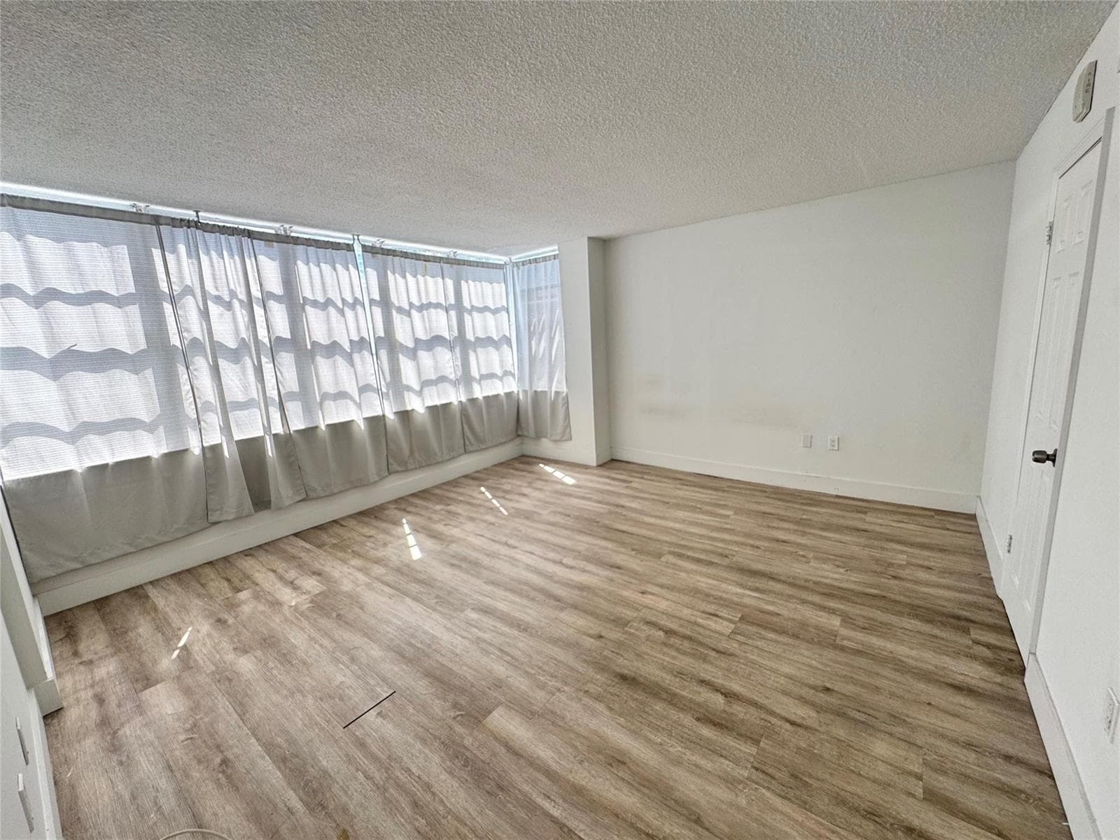 F10518830 — Miami Beach — 9