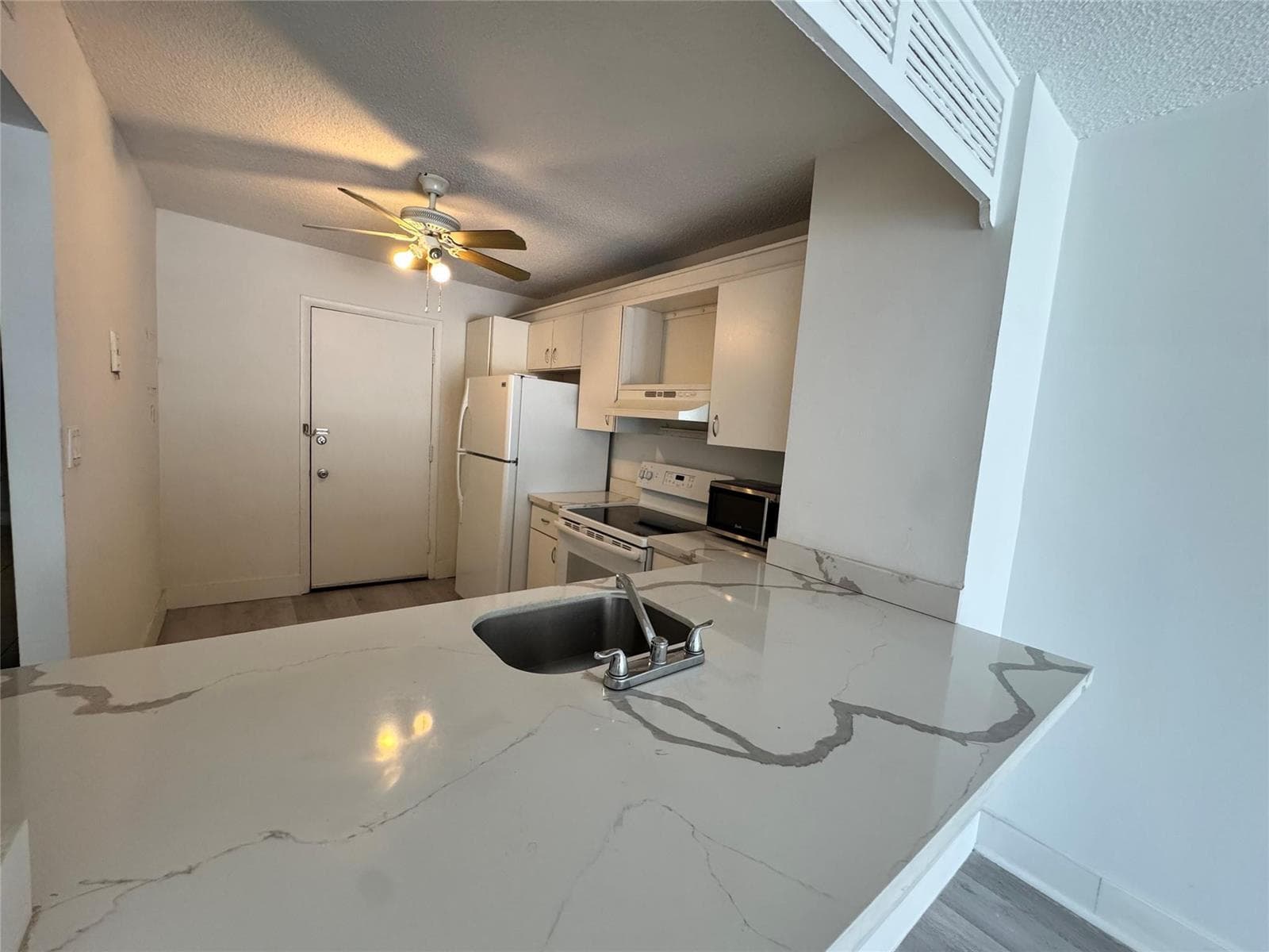 F10518830 — Miami Beach — 4
