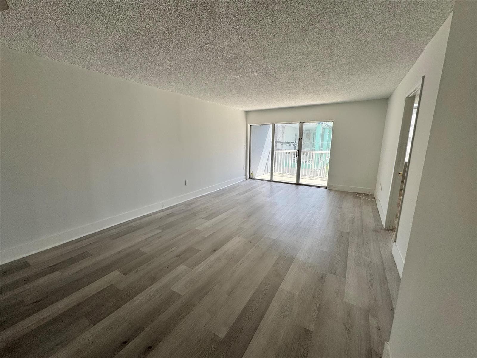F10518830 — Miami Beach — 8