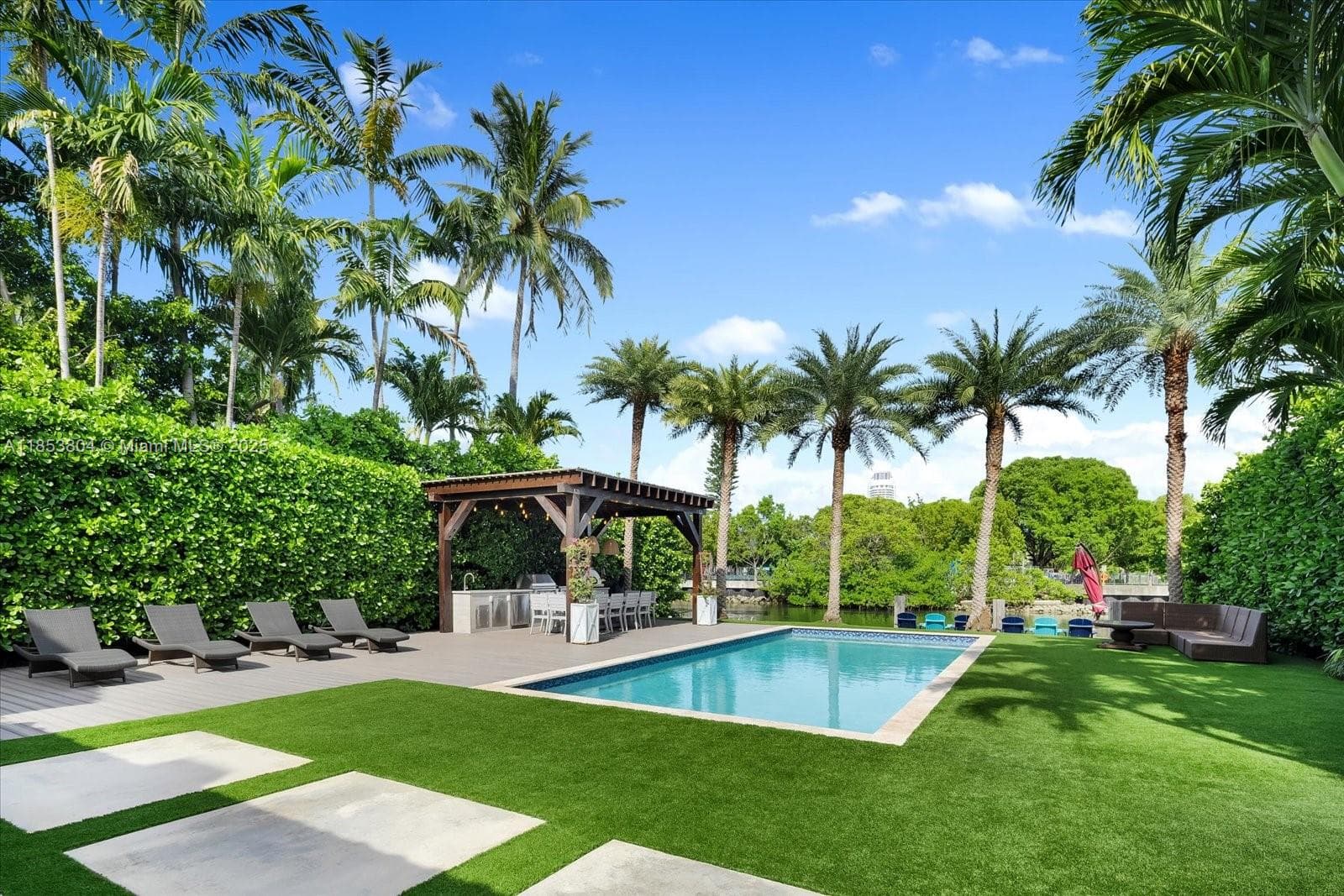 A11853804 — Miami Beach — 56