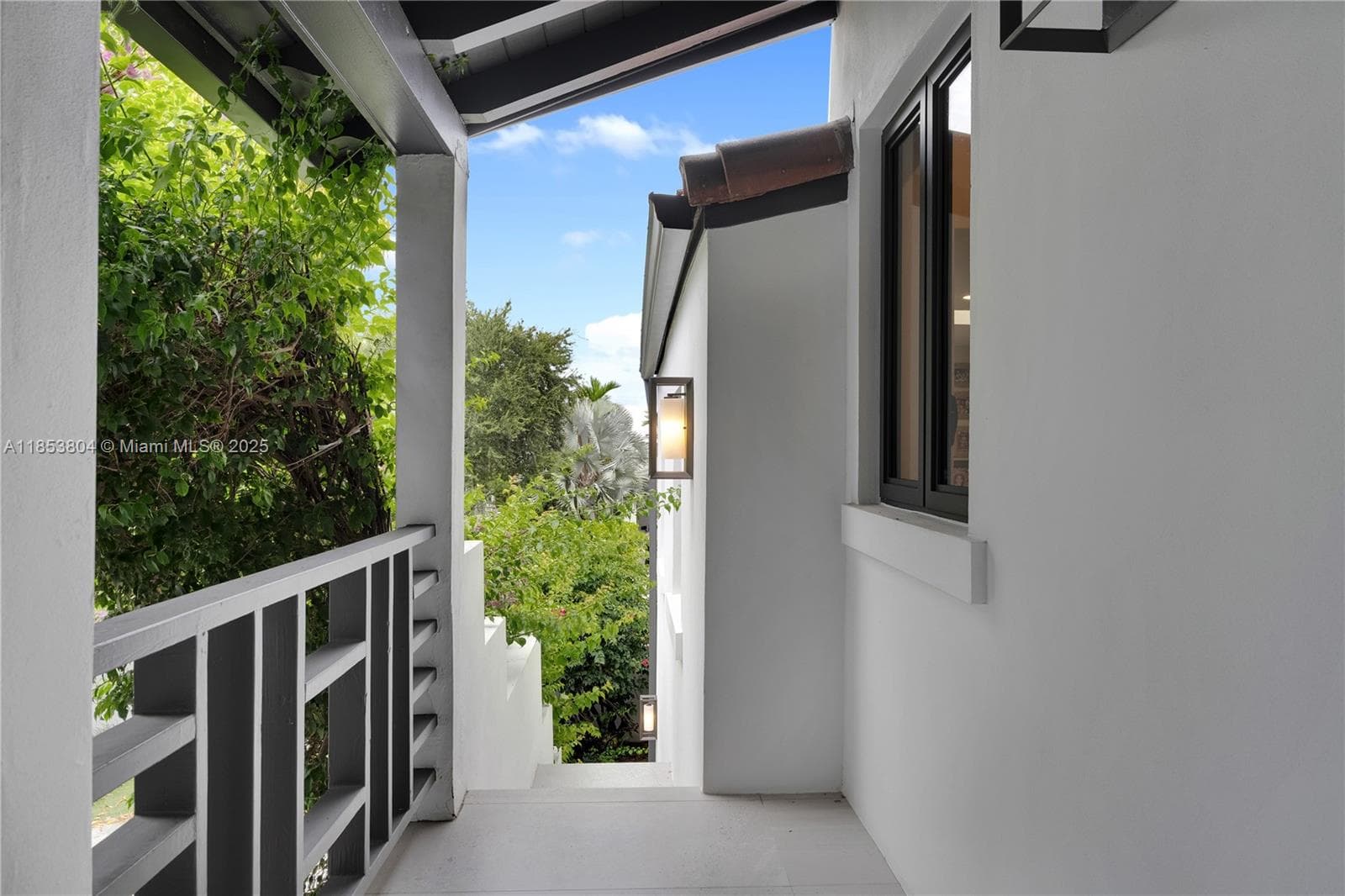 A11853804 — Miami Beach — 47