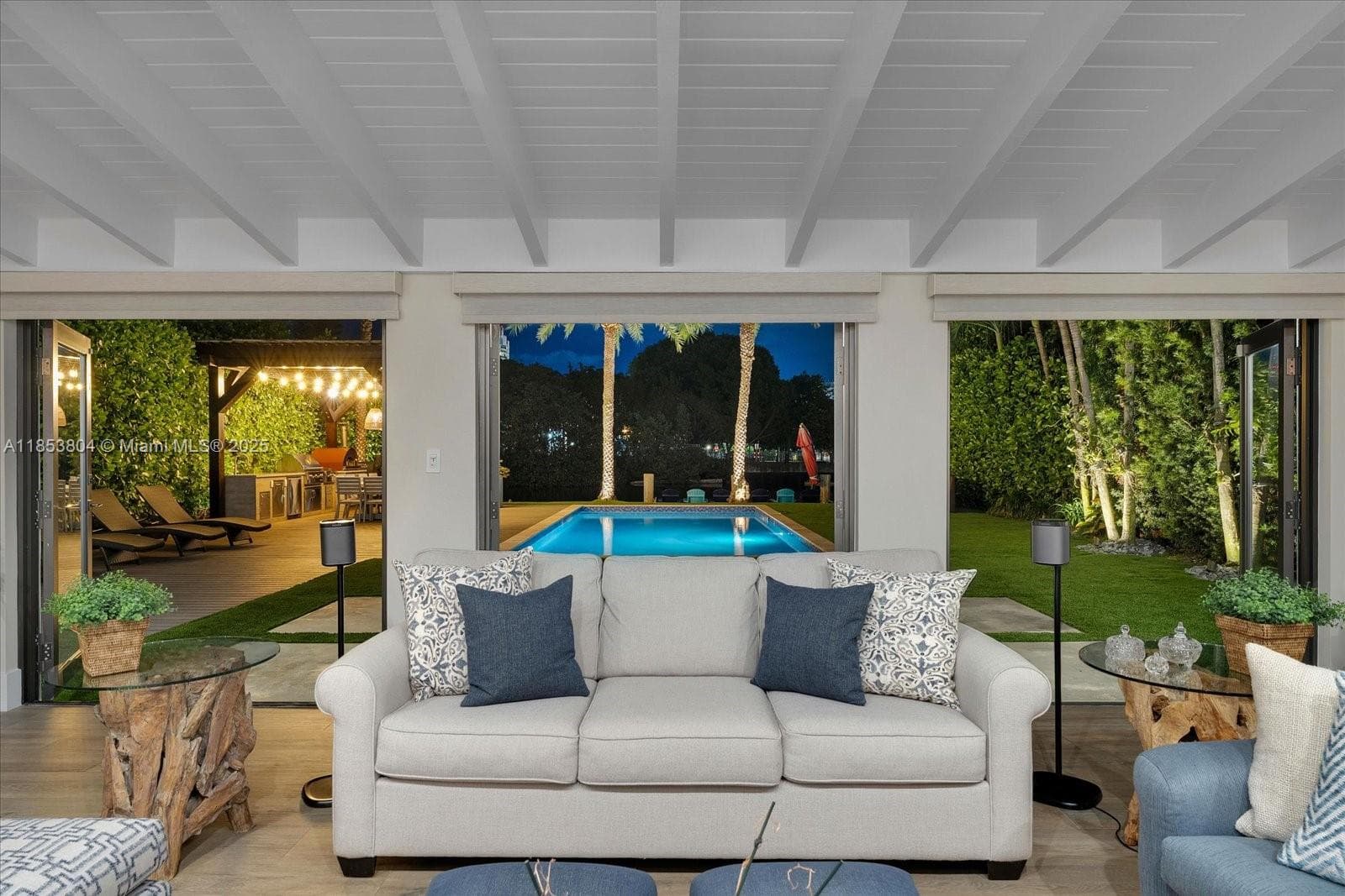 A11853804 — Miami Beach — 53