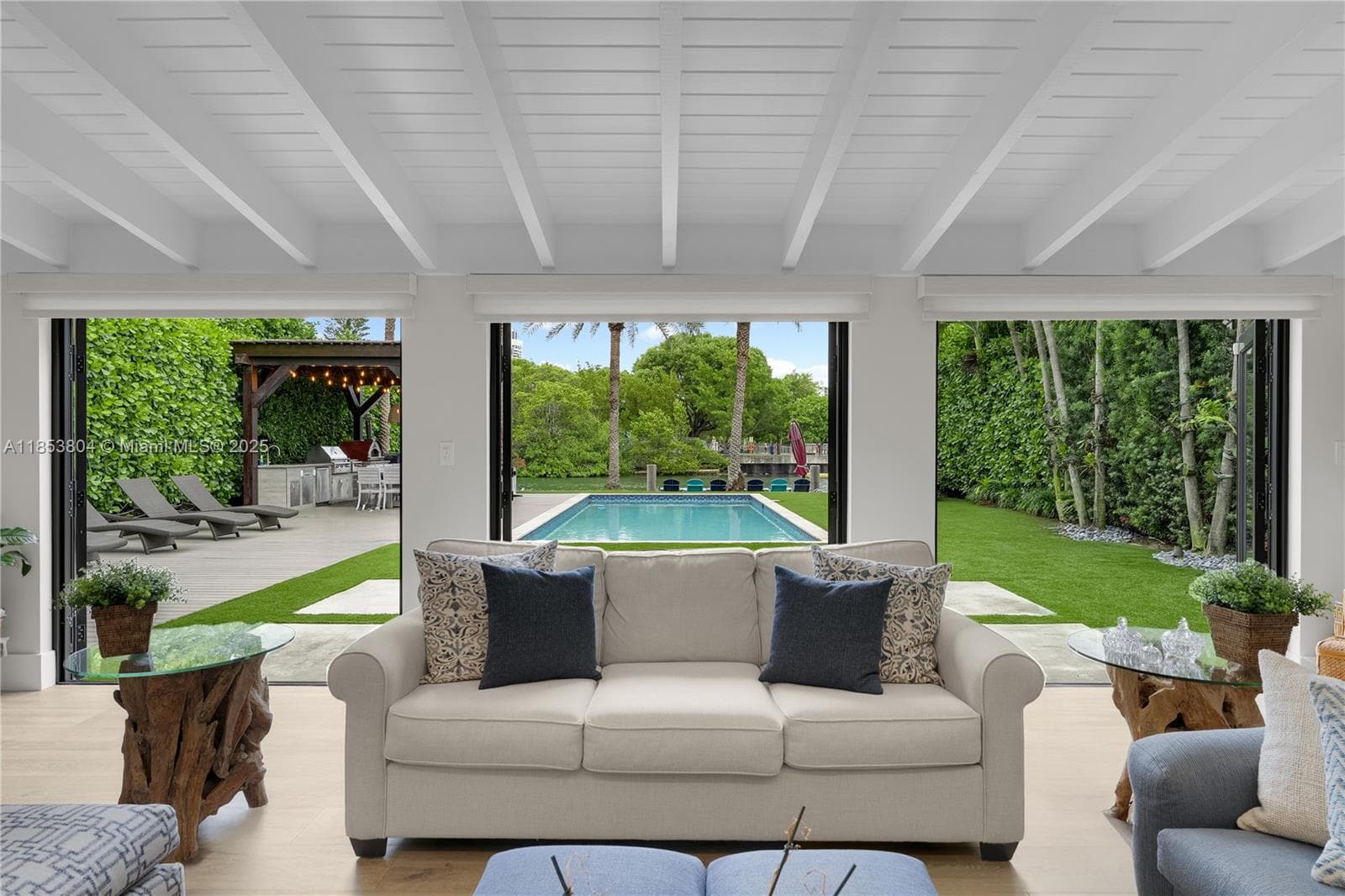 A11853804 — Miami Beach — 24
