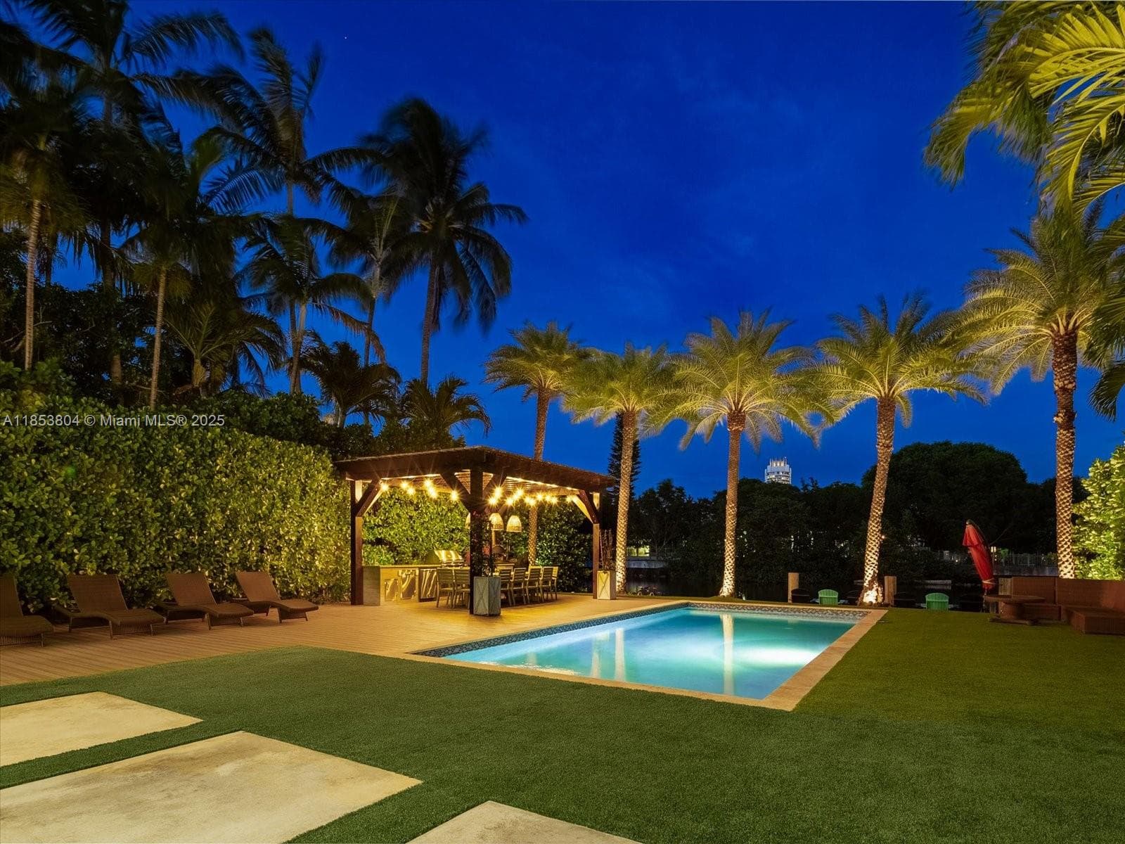 A11853804 — Miami Beach — 50