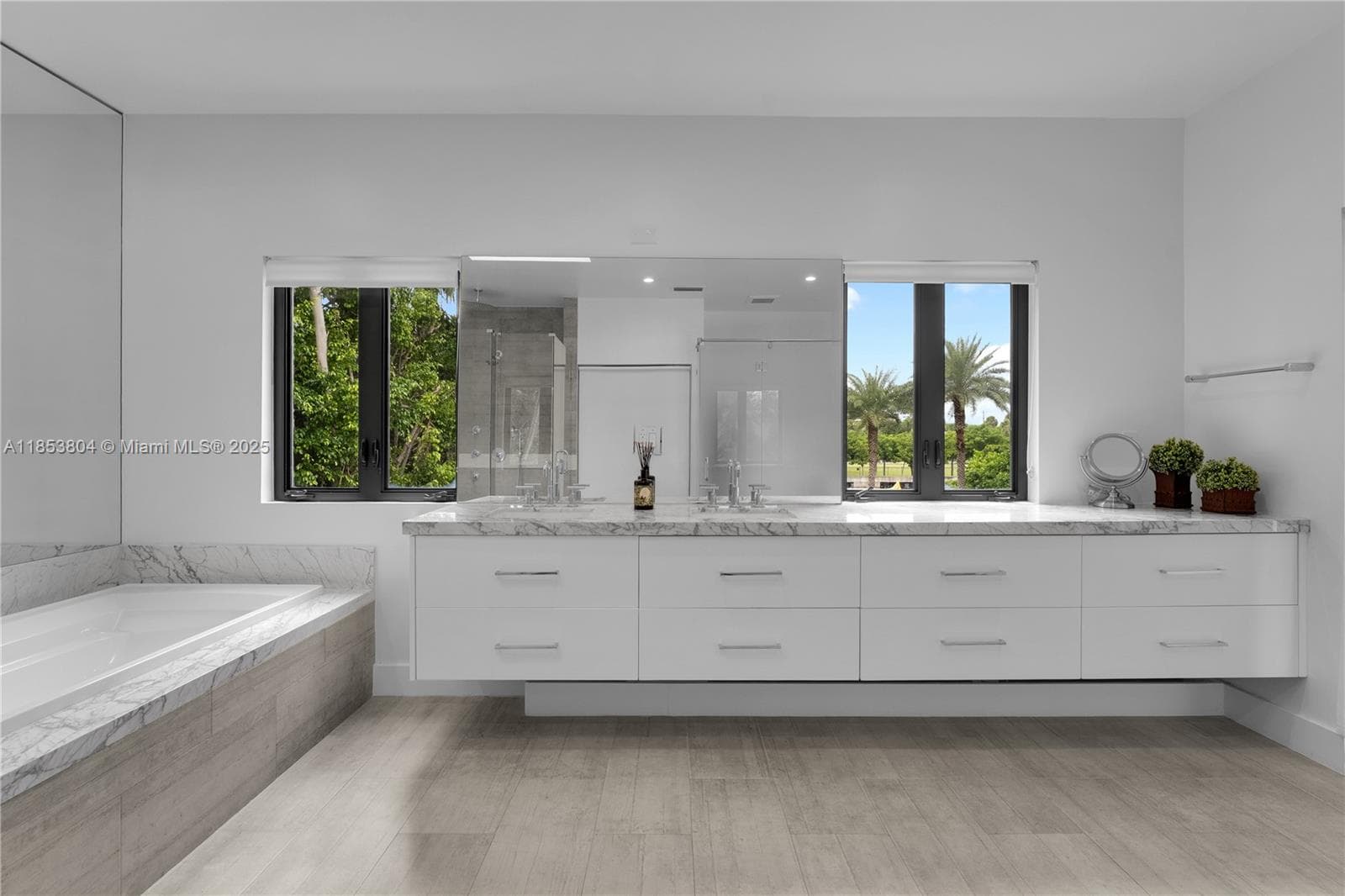 A11853804 — Miami Beach — 37