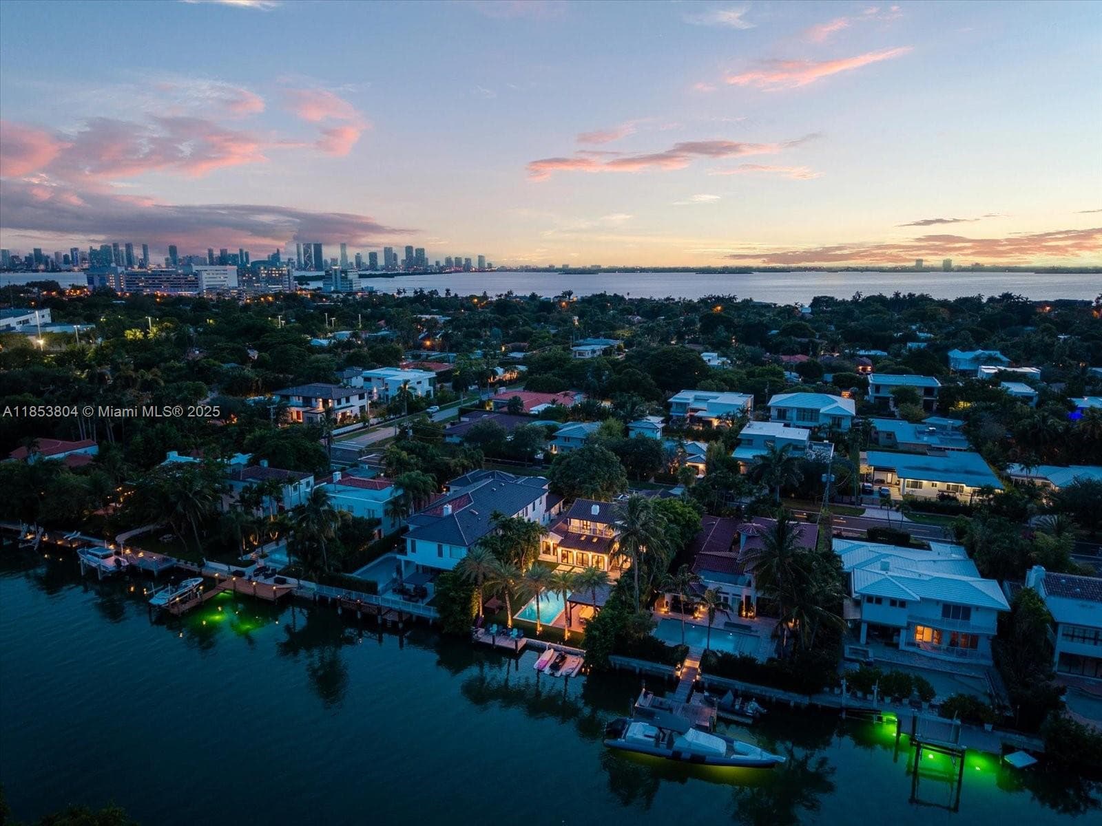 A11853804 — Miami Beach — 64