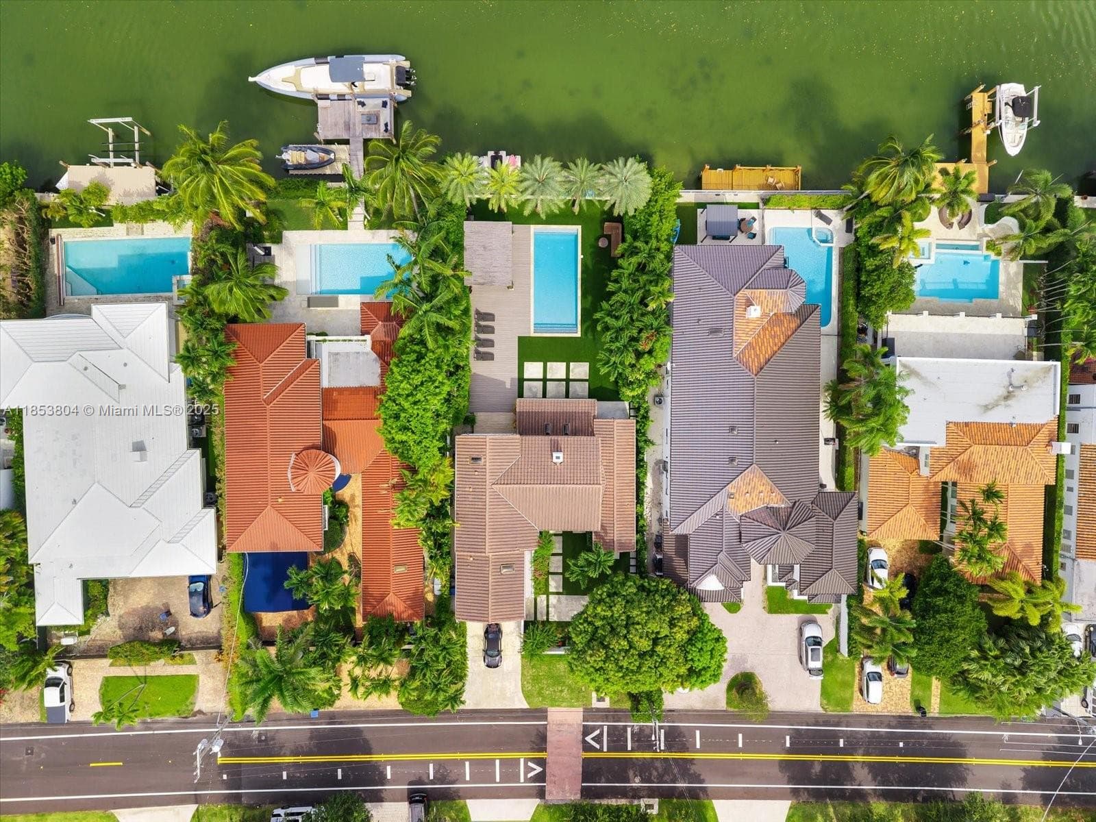 A11853804 — Miami Beach — 70
