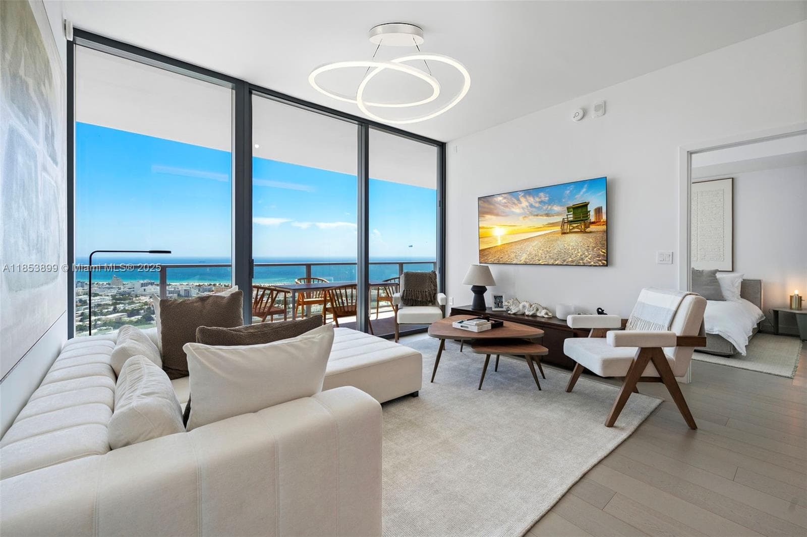 A11853899 — Miami Beach